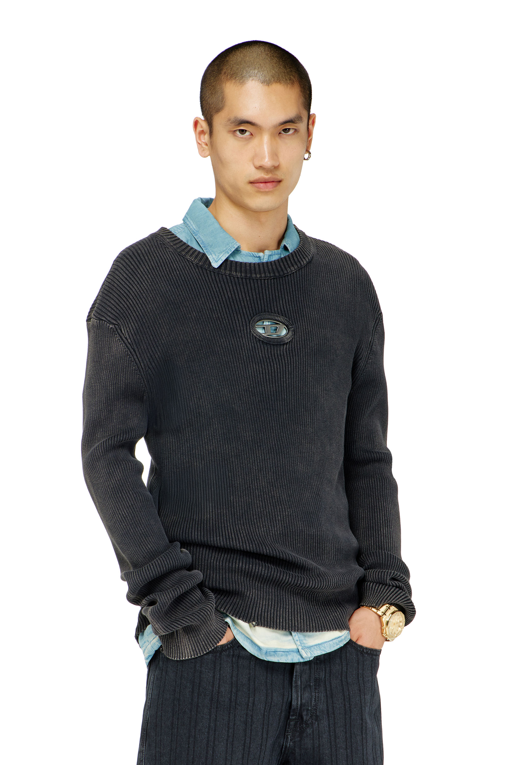 Diesel - K-DARIN-D, Maglia distressed con logo cut-out Uomo in Nero - 1