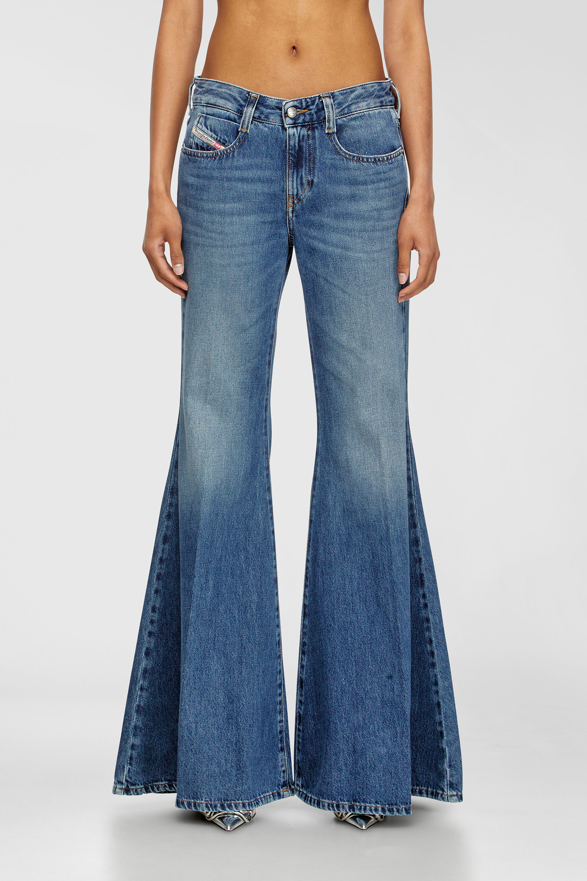 Diesel - Flare Jeans 1970 D-Bleess 09M56 Donna, Blu medio - Image 1