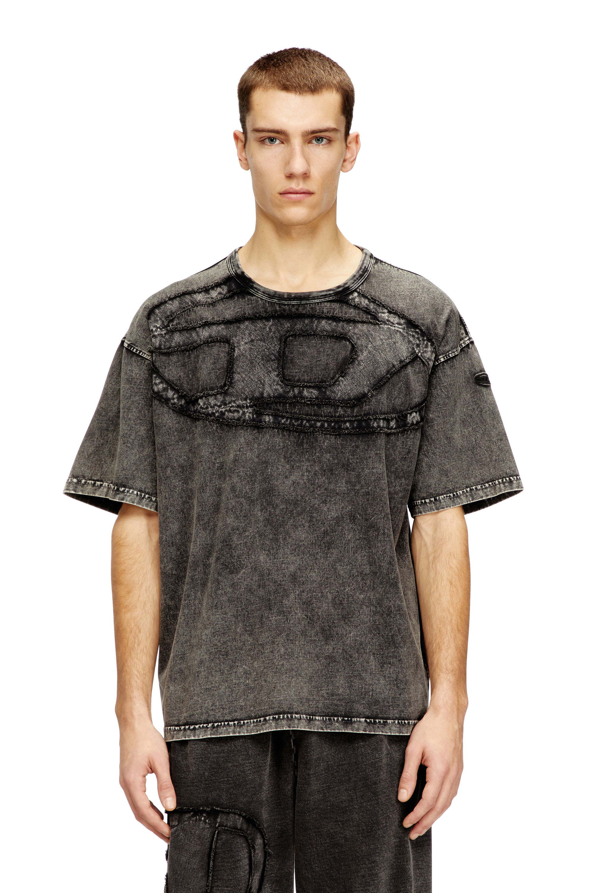 Diesel - T-BOXT-DEN, T-shirt in cotone dal taglio rilassato con applicazione Oval D Uomo in Grigio - 1