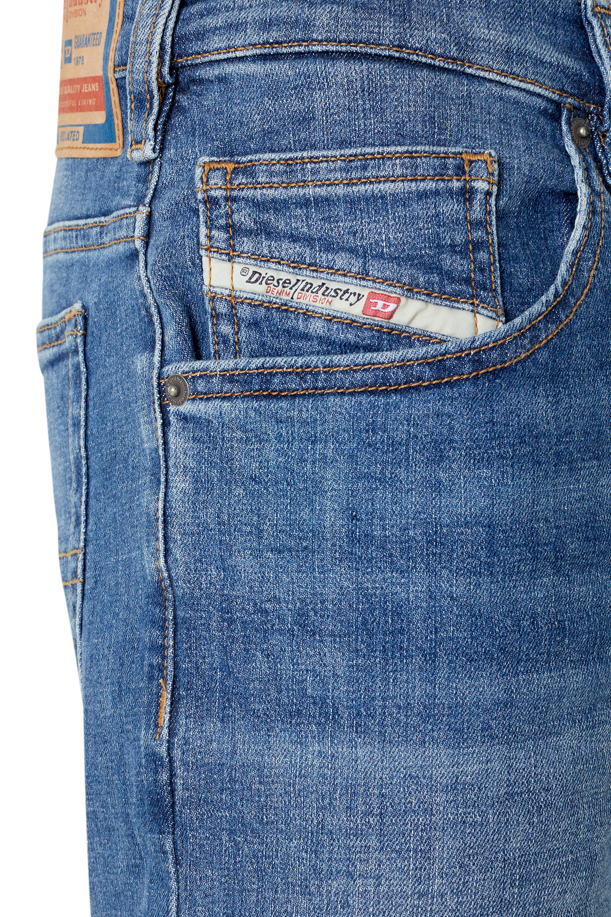Diesel - D-Yennox 0IHAT Tapered Jeans, Blu medio - Image 3