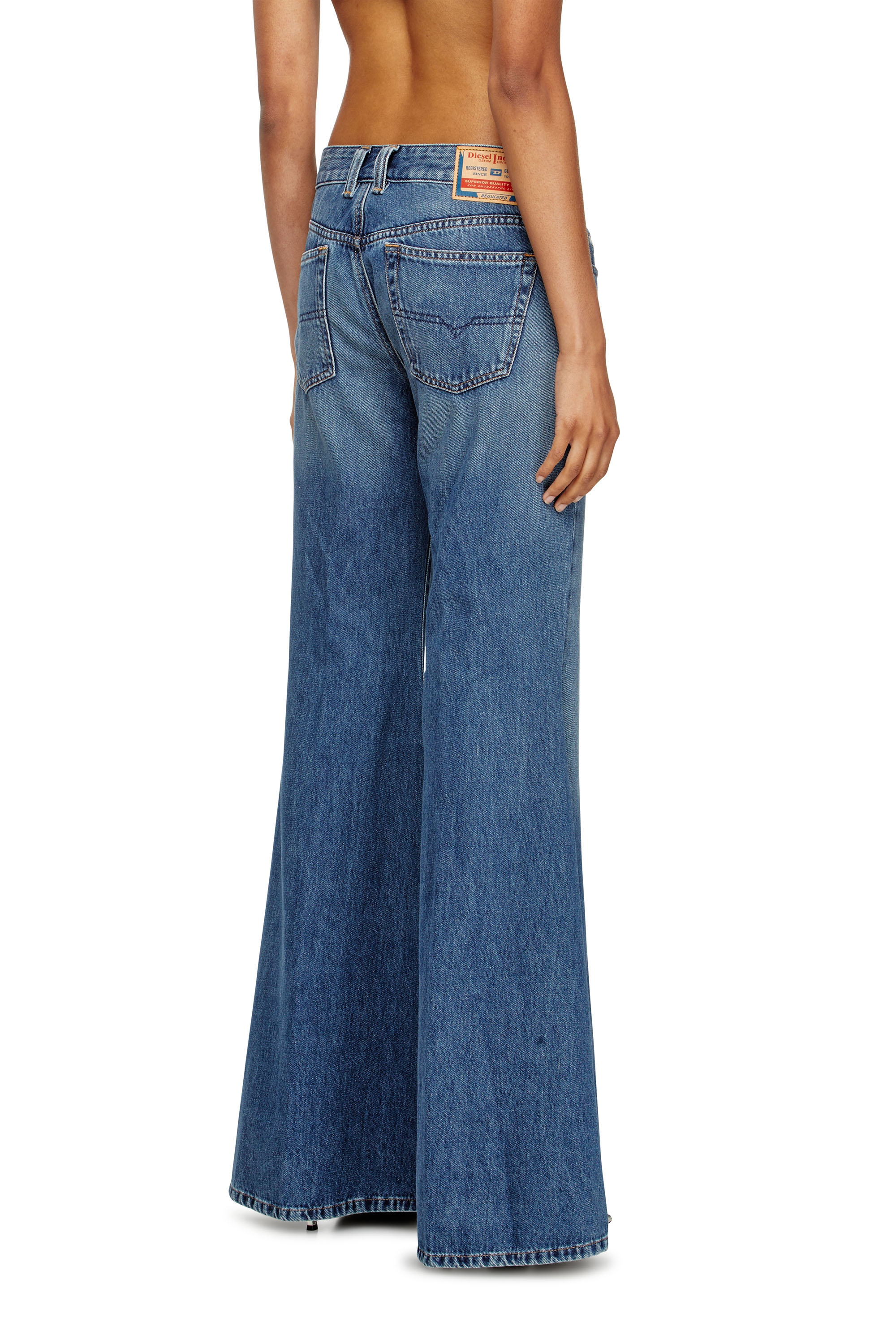 Diesel - Flare Jeans 1970 D-Bleess 09M56 Donna, Blu medio - Image 4