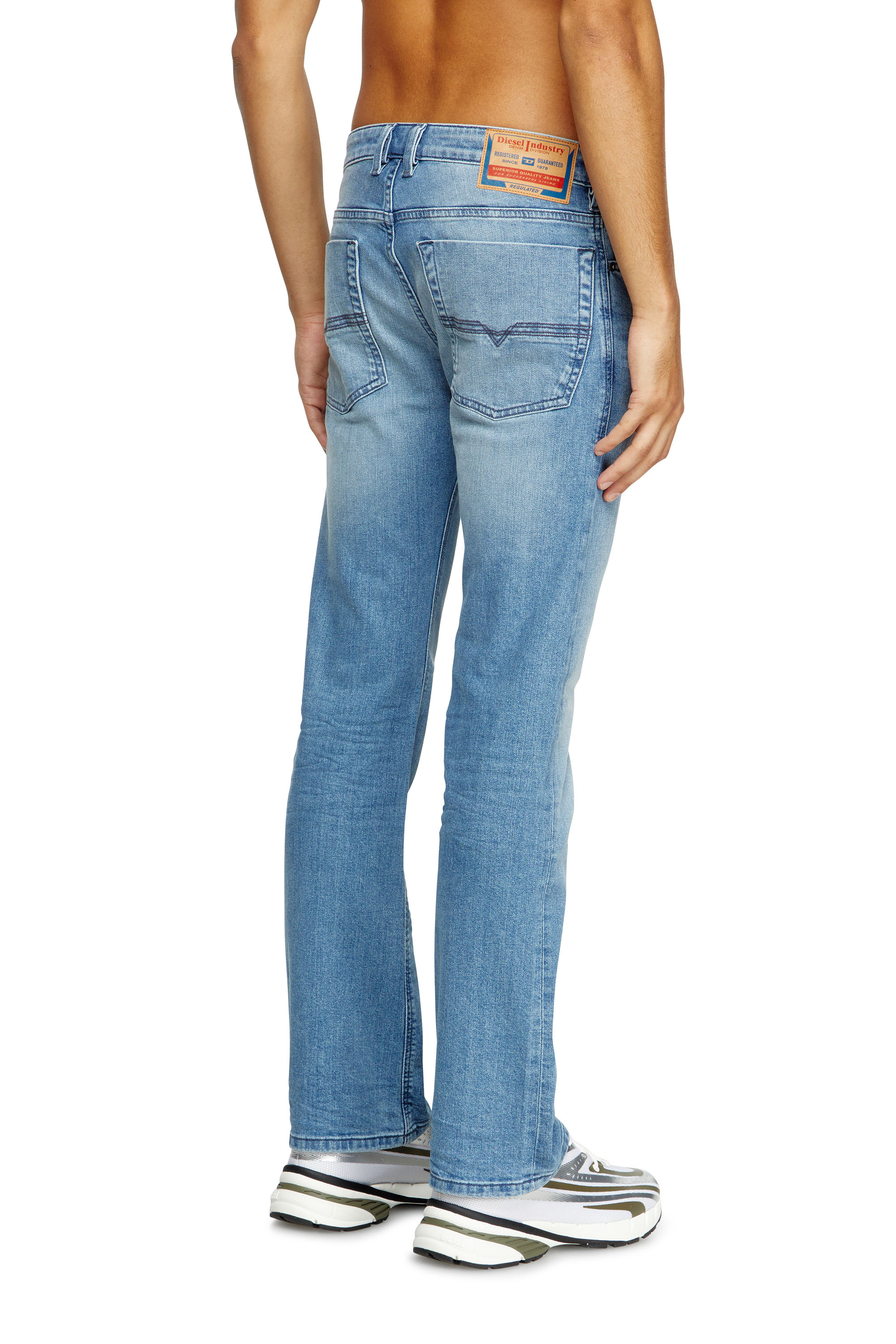 Diesel - Bootcut Jeans 2007 Zatiny 0GRDI Uomo, Blu Chiaro - Image 4