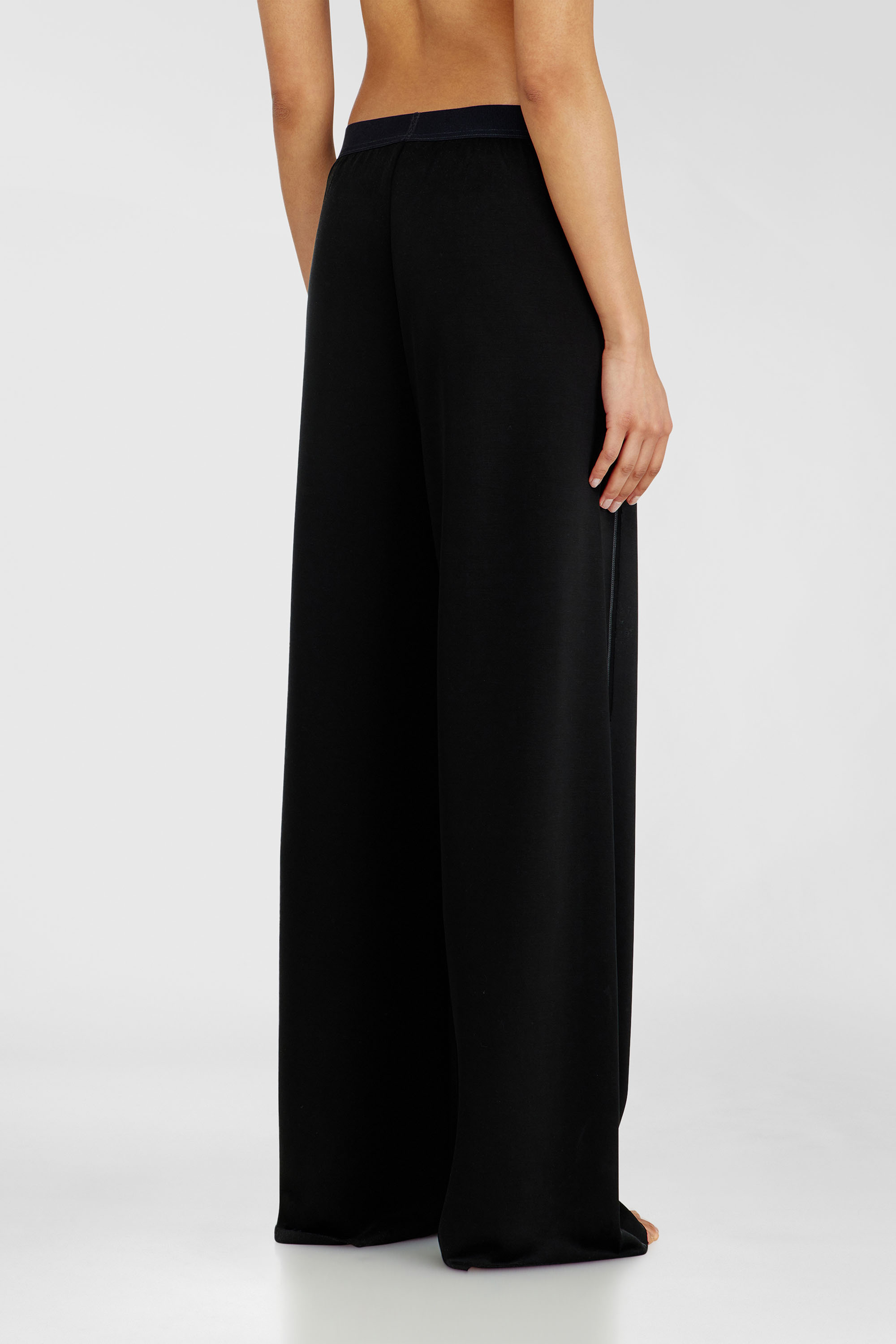 Diesel - ALYSA-UTLT, Pantaloni da tuta in scuba stretch leggero Donna in Nero - 4