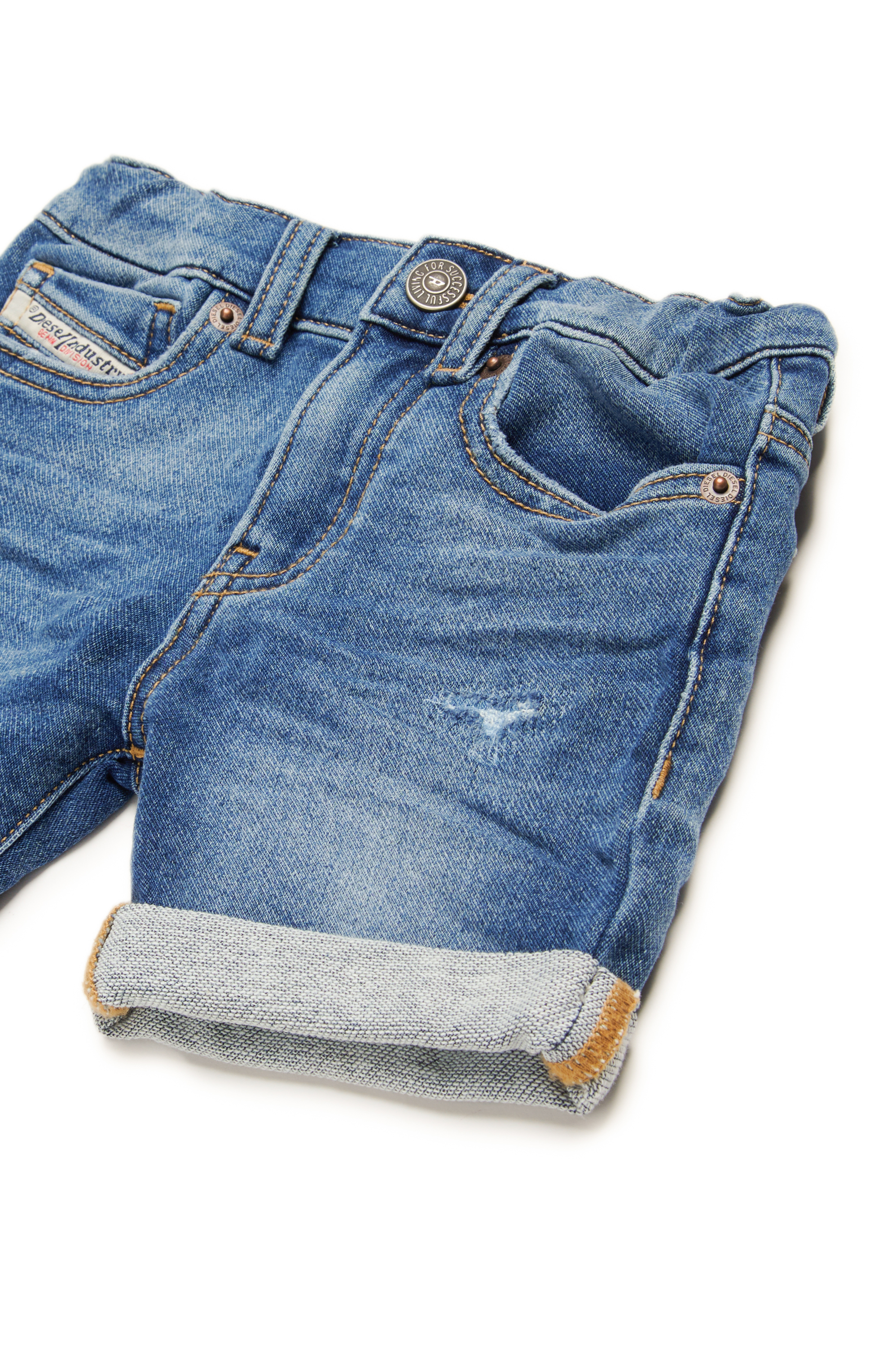 Diesel - PGALLYB JJJ, Shorts dall'aspetto vissuto in JoggJeans con risvolti Unisex in Blu - 3