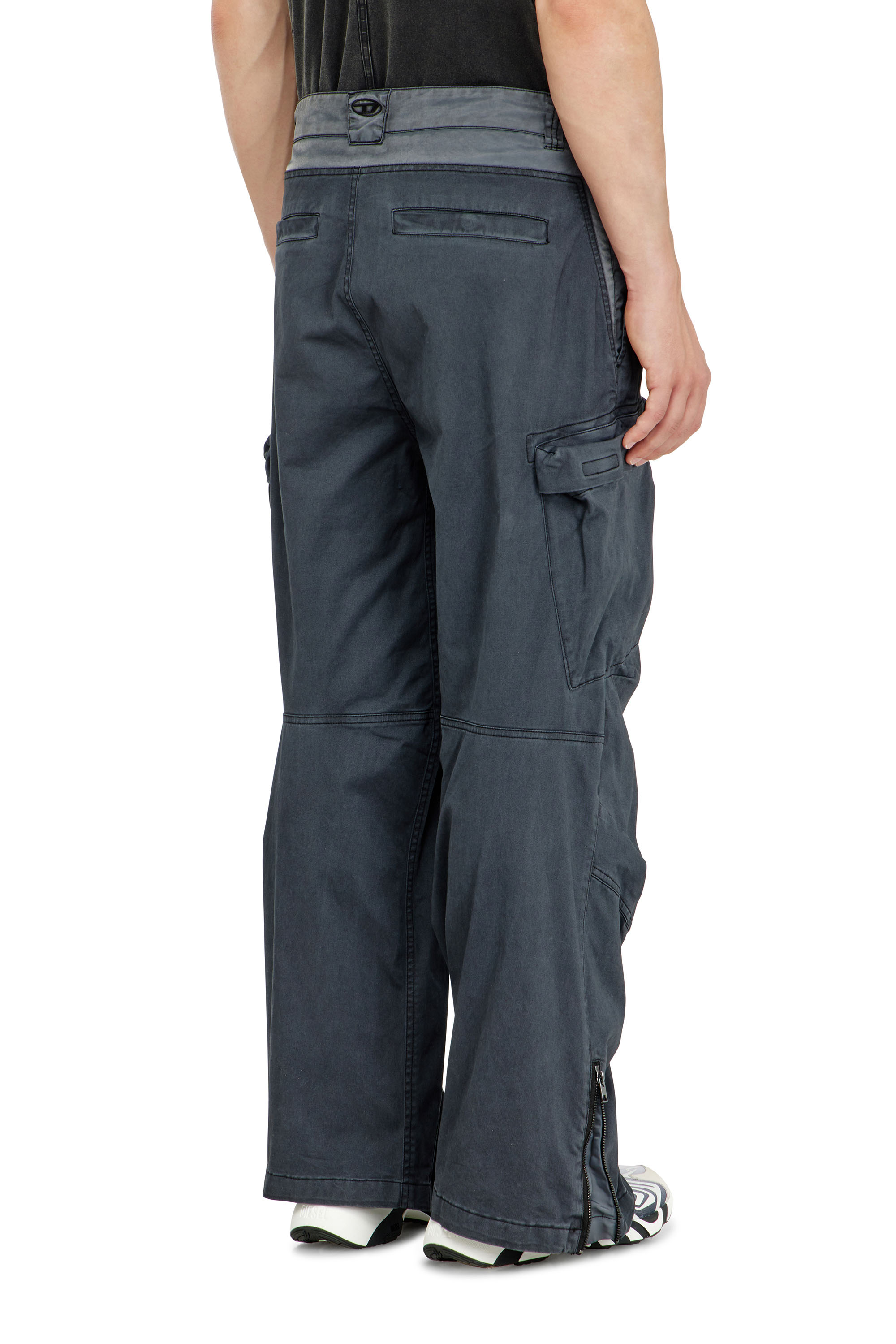 Diesel - P-DELLS, Pantaloni cargo in cotone e nylon Uomo in ToBeDefined - 3