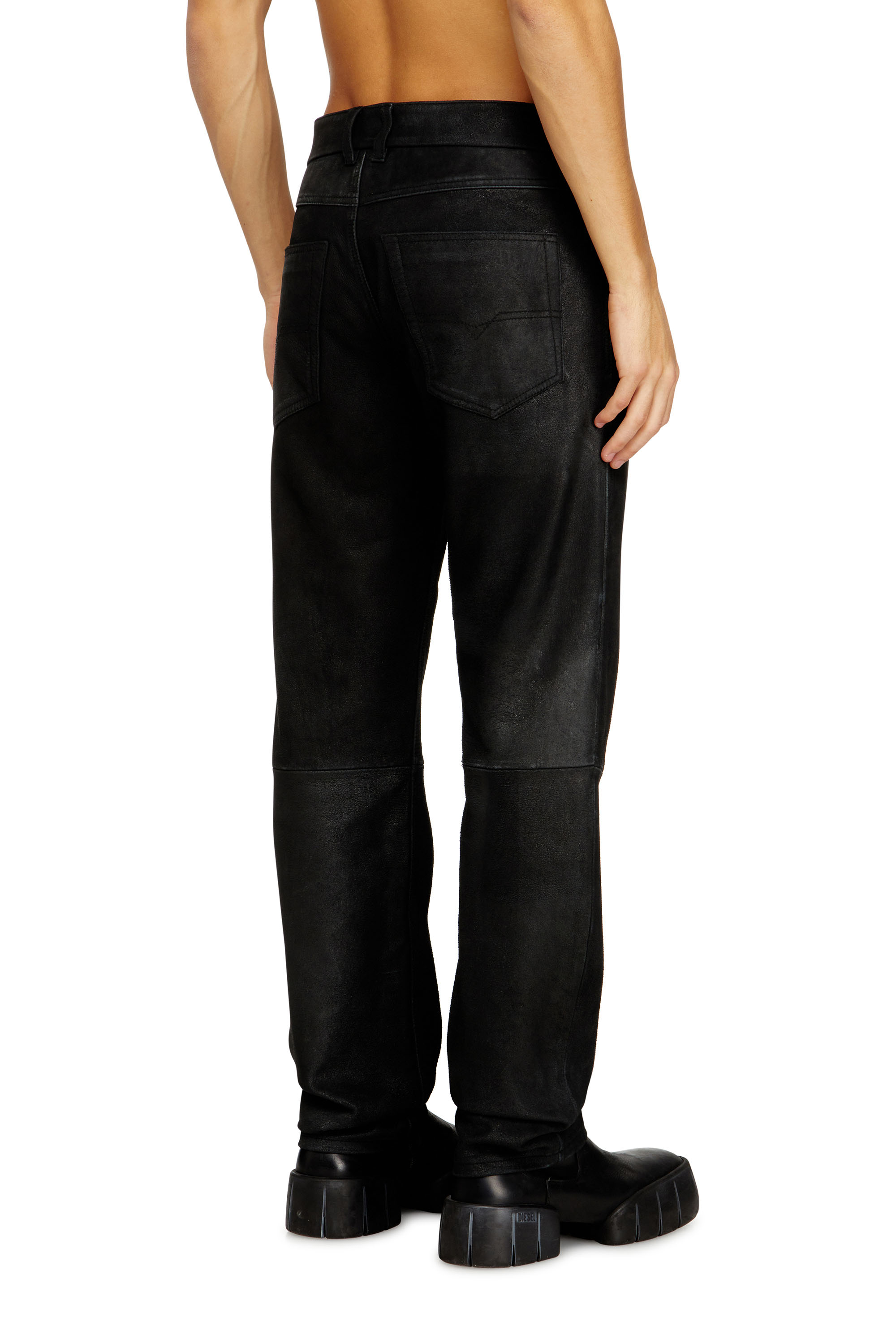 Diesel - P-VYLL-DMBI, Pantaloni in pelle effetto jeans Uomo in Nero - 4
