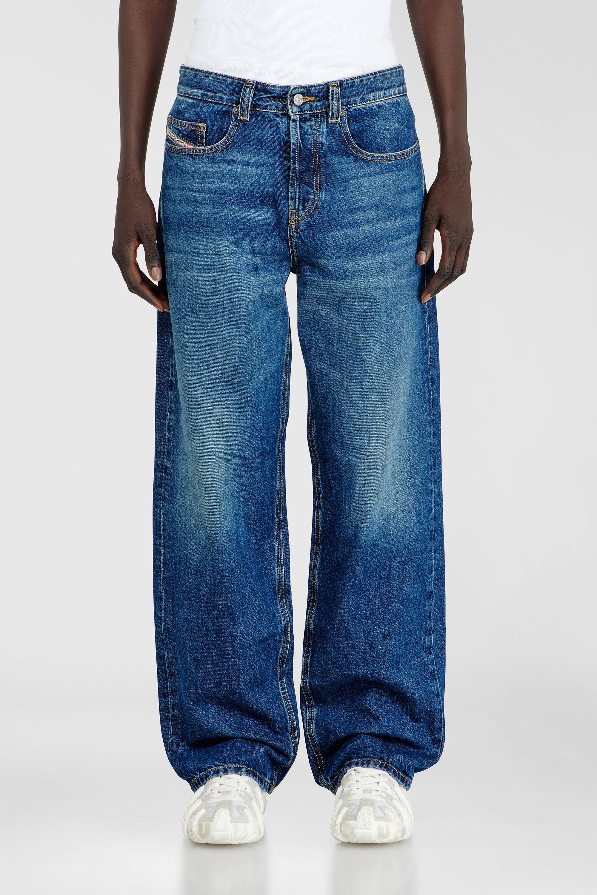 Diesel - Relaxed Jeans 2001 D-Macro 09I27 Uomo, Blu medio - Image 1