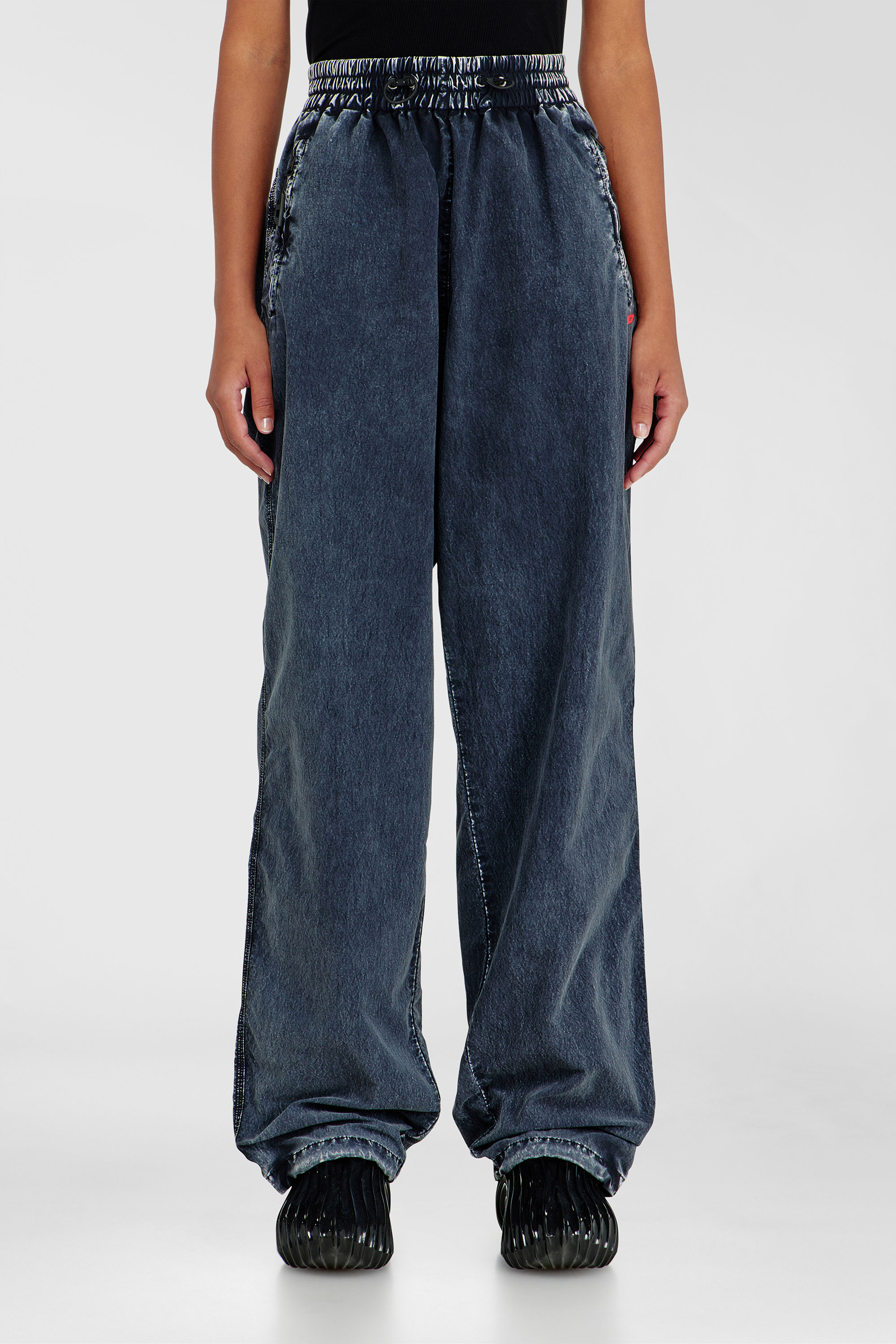 Diesel - P-APYRI, Pantaloni acid-wash in nylon taslan Donna in Blu - 1