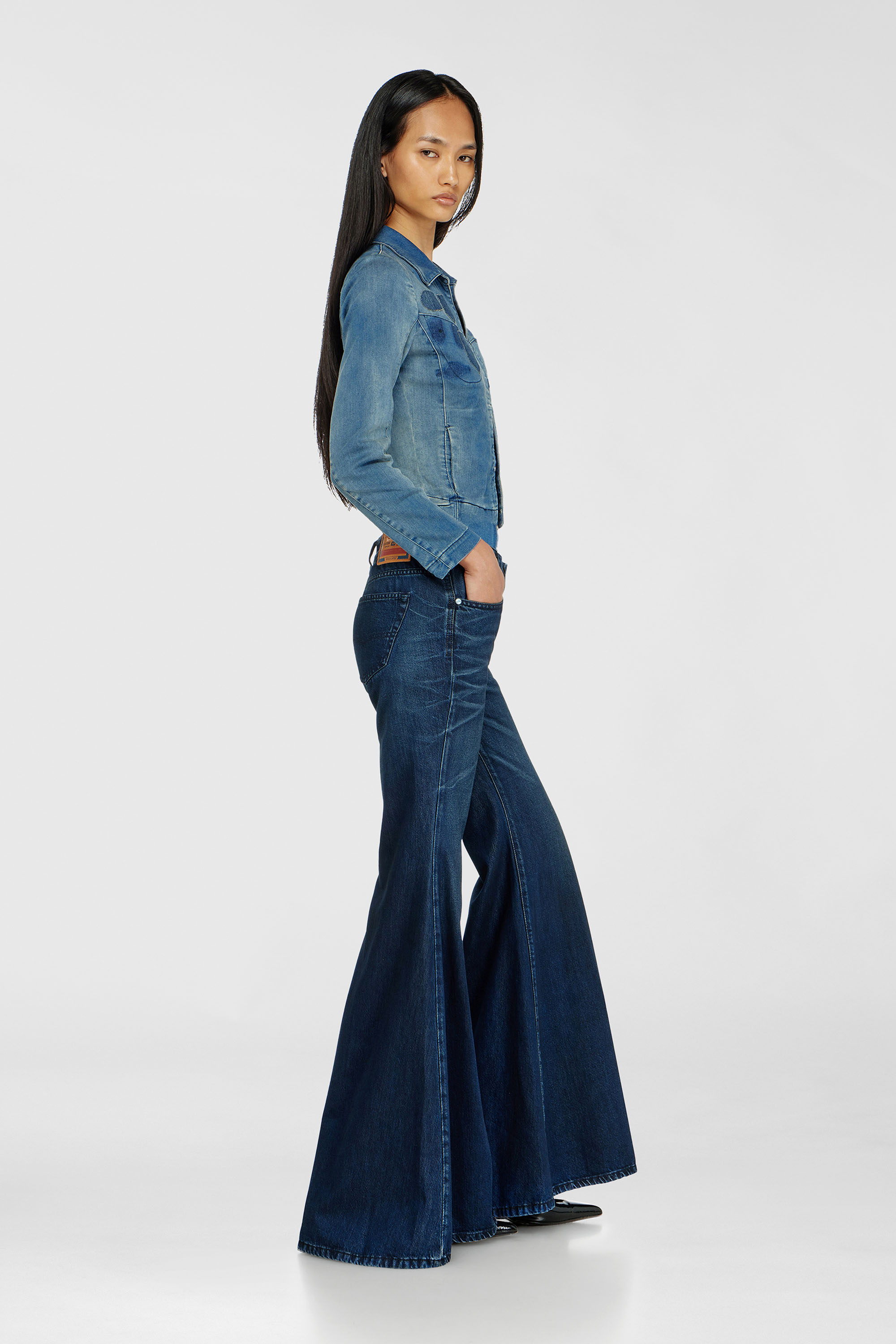 Diesel - Flare Jeans 1970 D-Bleess 09N21 Donna, Blu Scuro - Image 2