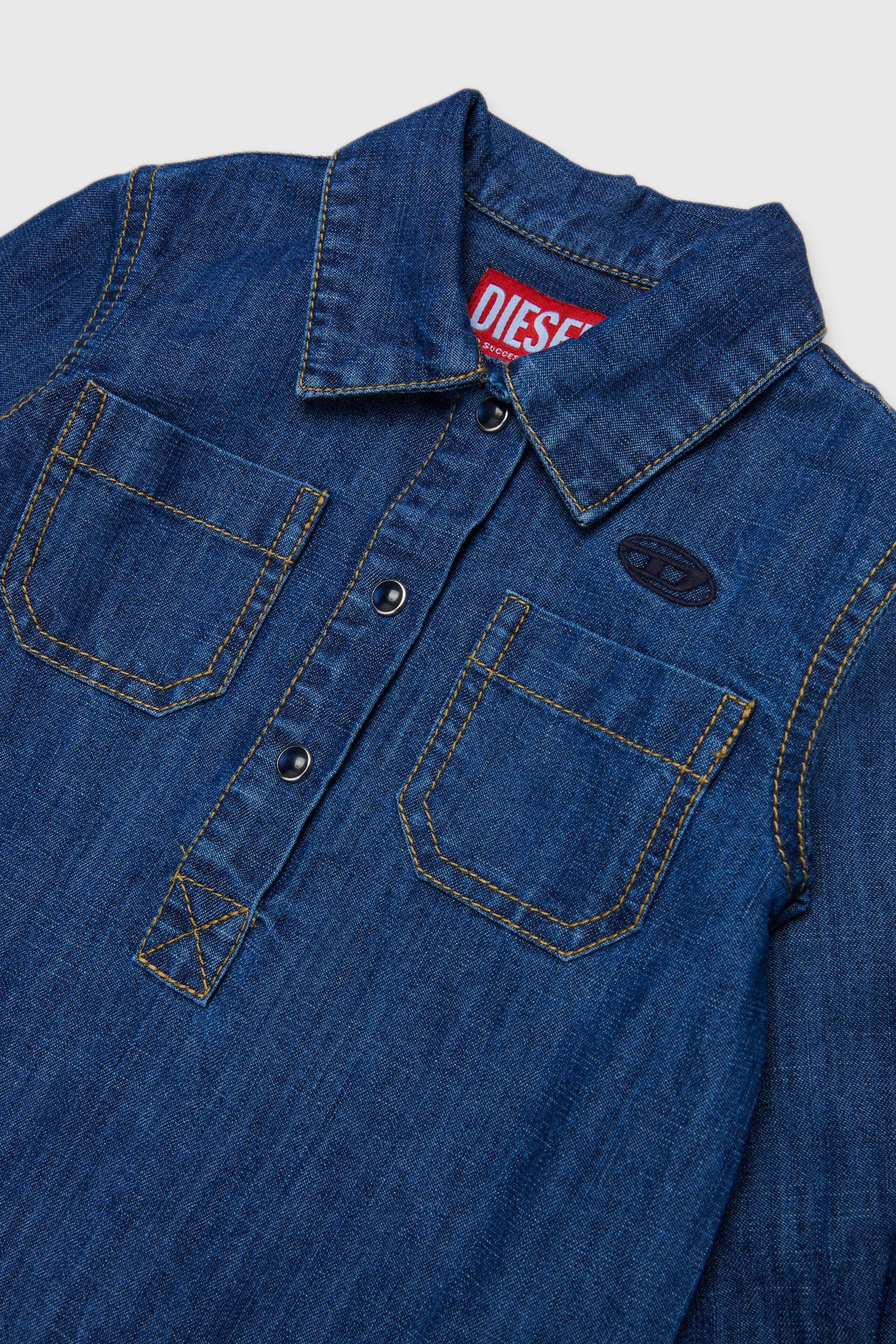 Diesel - DELBIB, Abito camicia in denim con ricamo logo Oval D Donna in Blu - 3