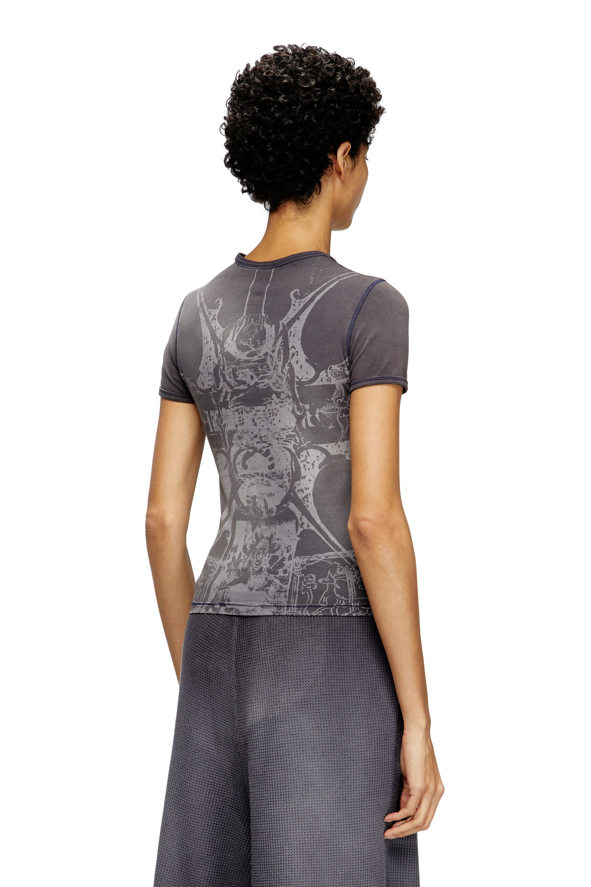 Diesel - T-UNCUTIES-LONG-R6, T-shirt con stampa laminata Donna in Nero - 4