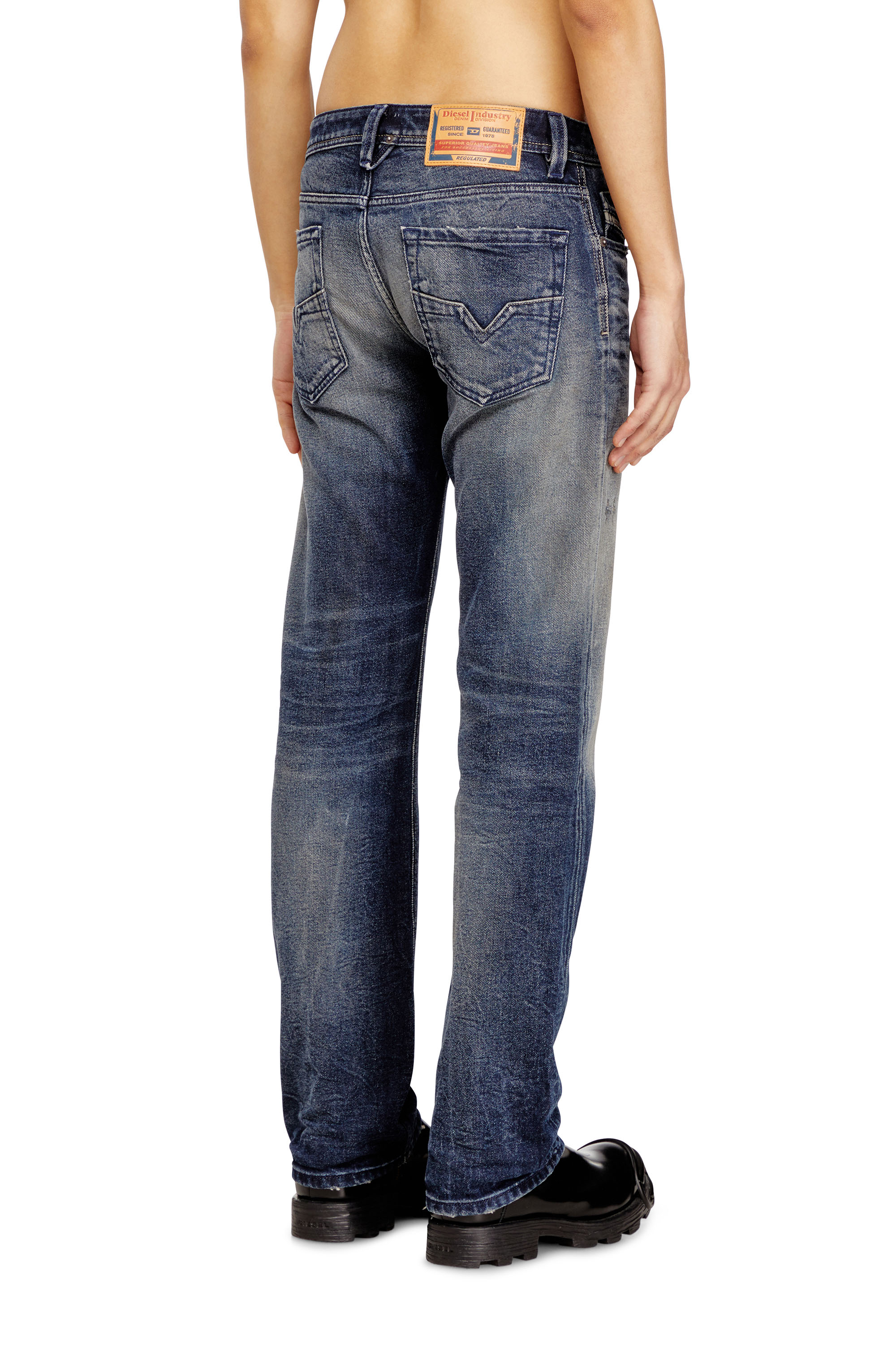 Diesel - Regular Jeans 1985 Larkee 09N57 Uomo, Blu Scuro - Image 4