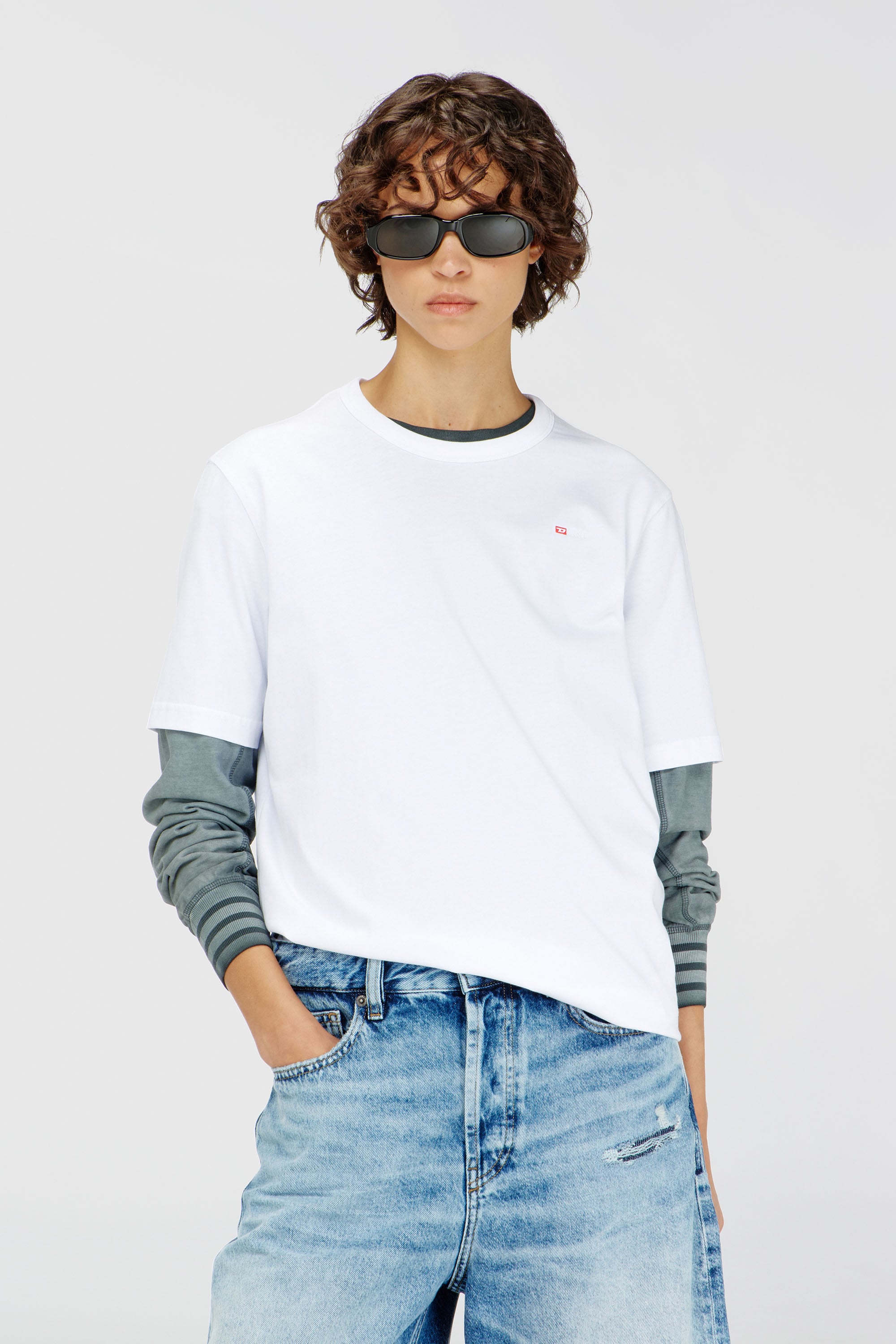 Diesel - T-ADJUST-MICRODIV, T-shirt con micro logo ricamato Unisex in Bianco - 1