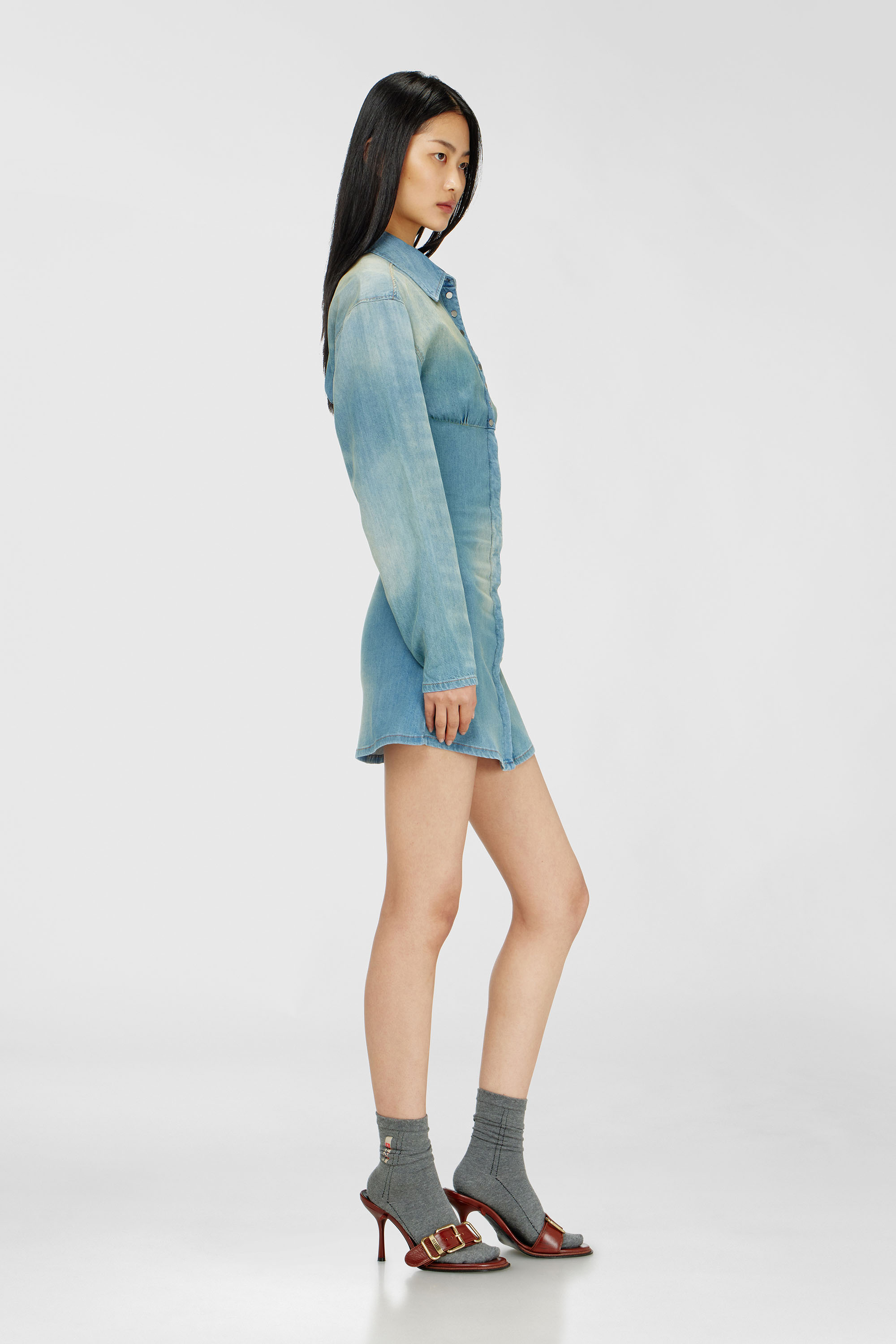 Diesel - DE-VIOLIM-S, Abito mini a camicia in denim con design a sezioni Donna in Blu - 3