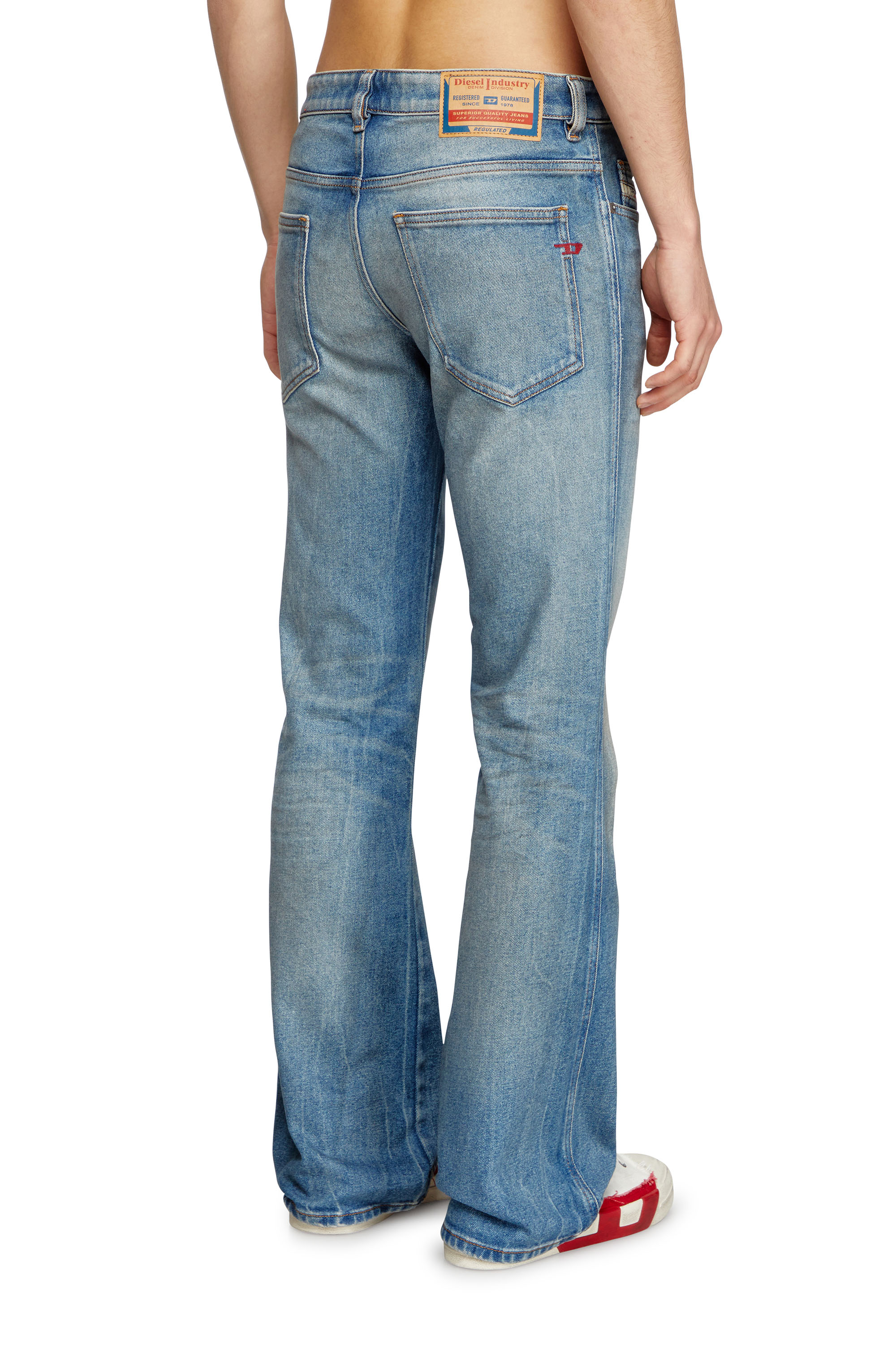 Diesel - Bootcut Jeans 1998 D-Buck 09L30 Uomo, Blu medio - Image 4