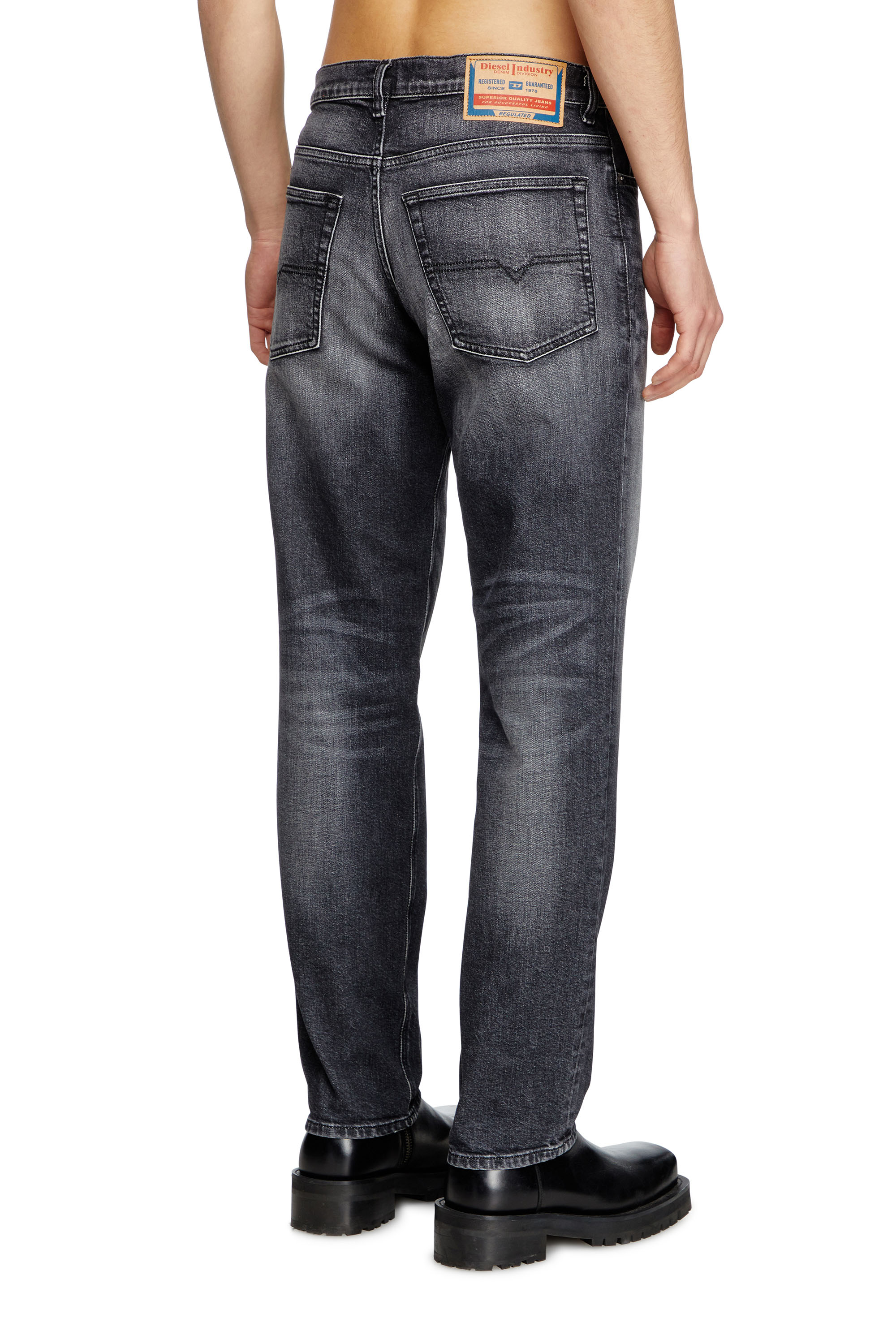 Diesel - Regular Jeans 2023 D-Finitive 09L52 Uomo, Nero/Grigio scuro - Image 4