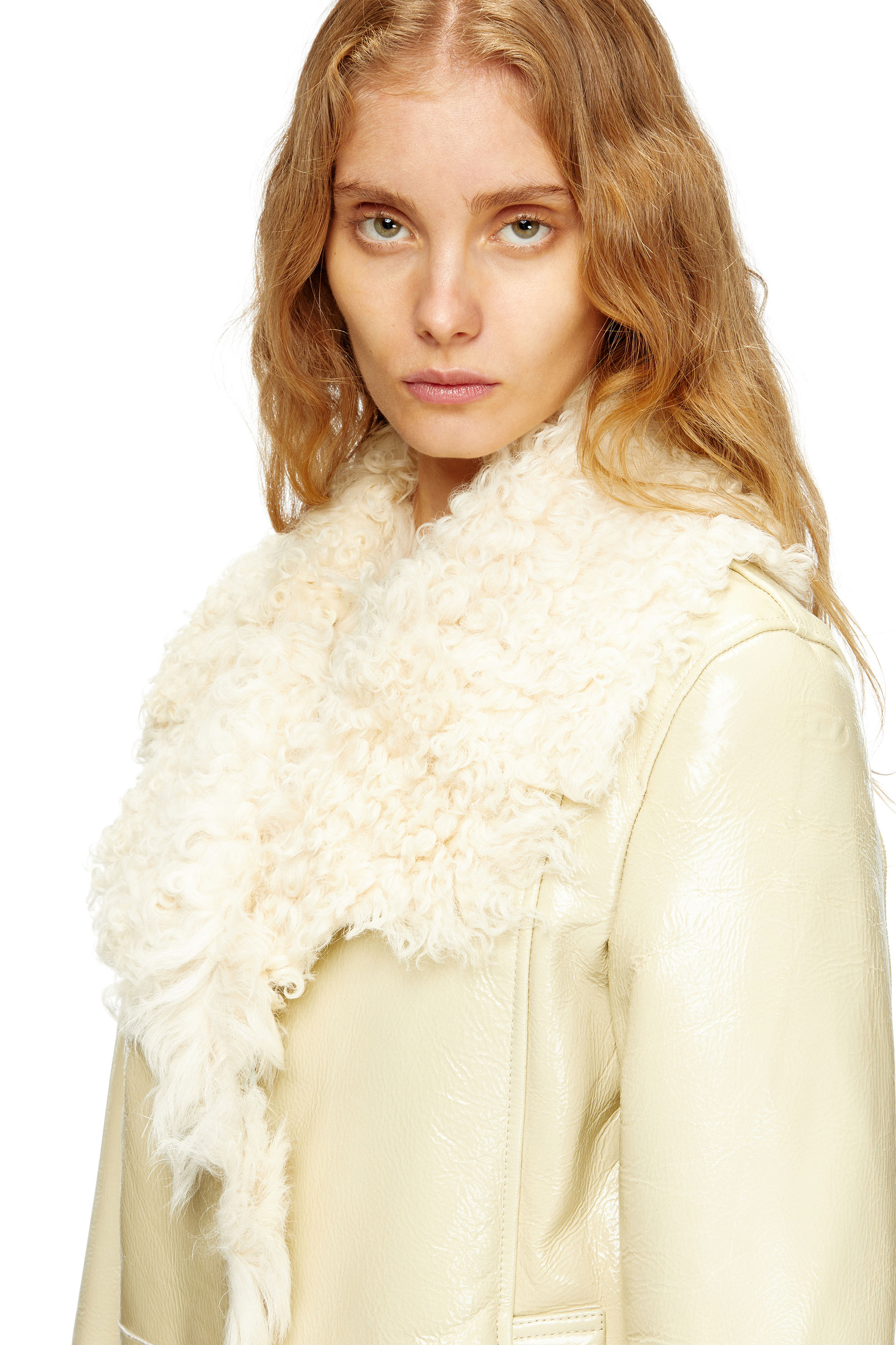 Diesel - L-ACONIC, Giacca in shearling verniciato Donna in Beige - 5