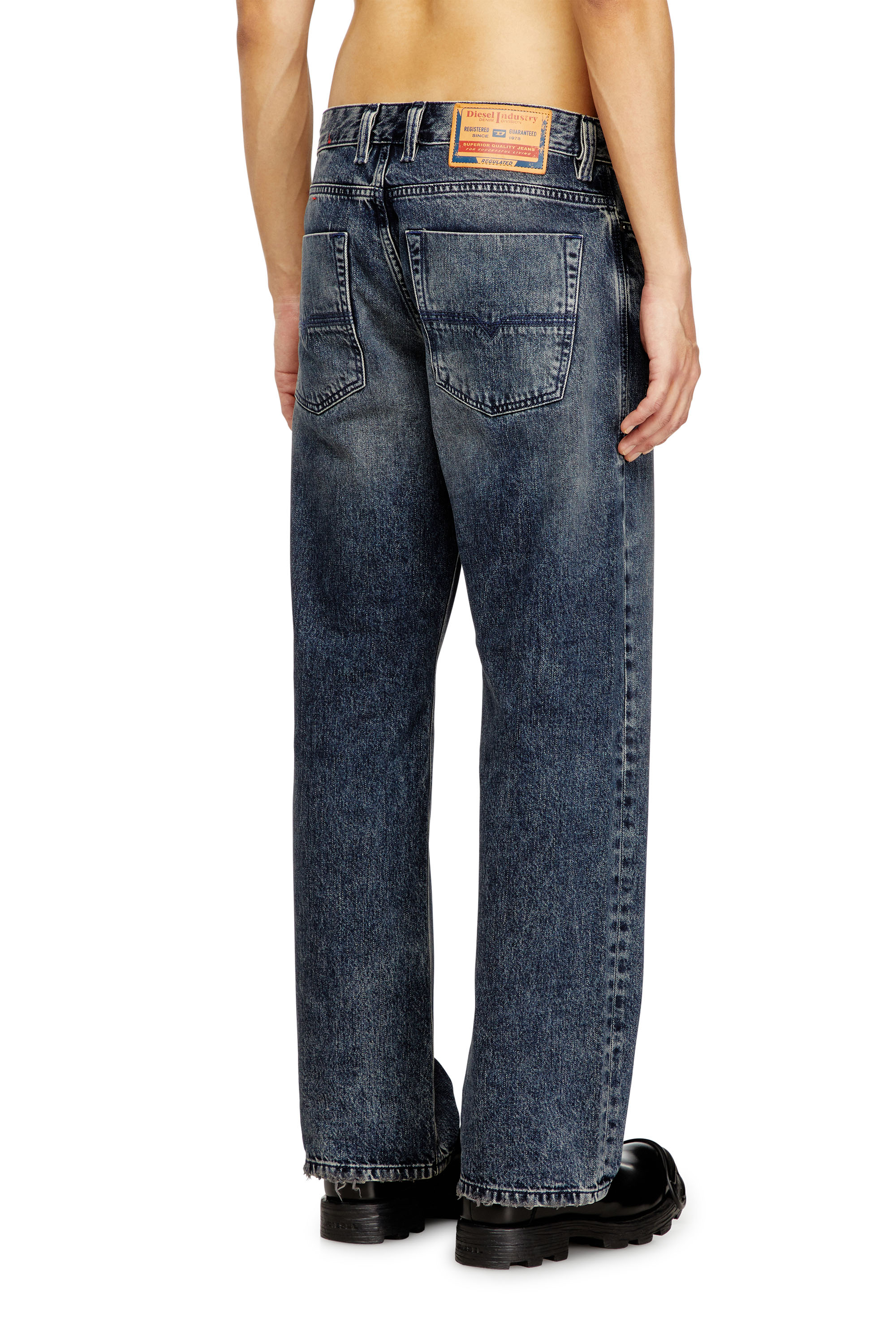 Diesel - Relaxed Jeans 1980 D-Eeper 09N68 Uomo, Blu Scuro - Image 4