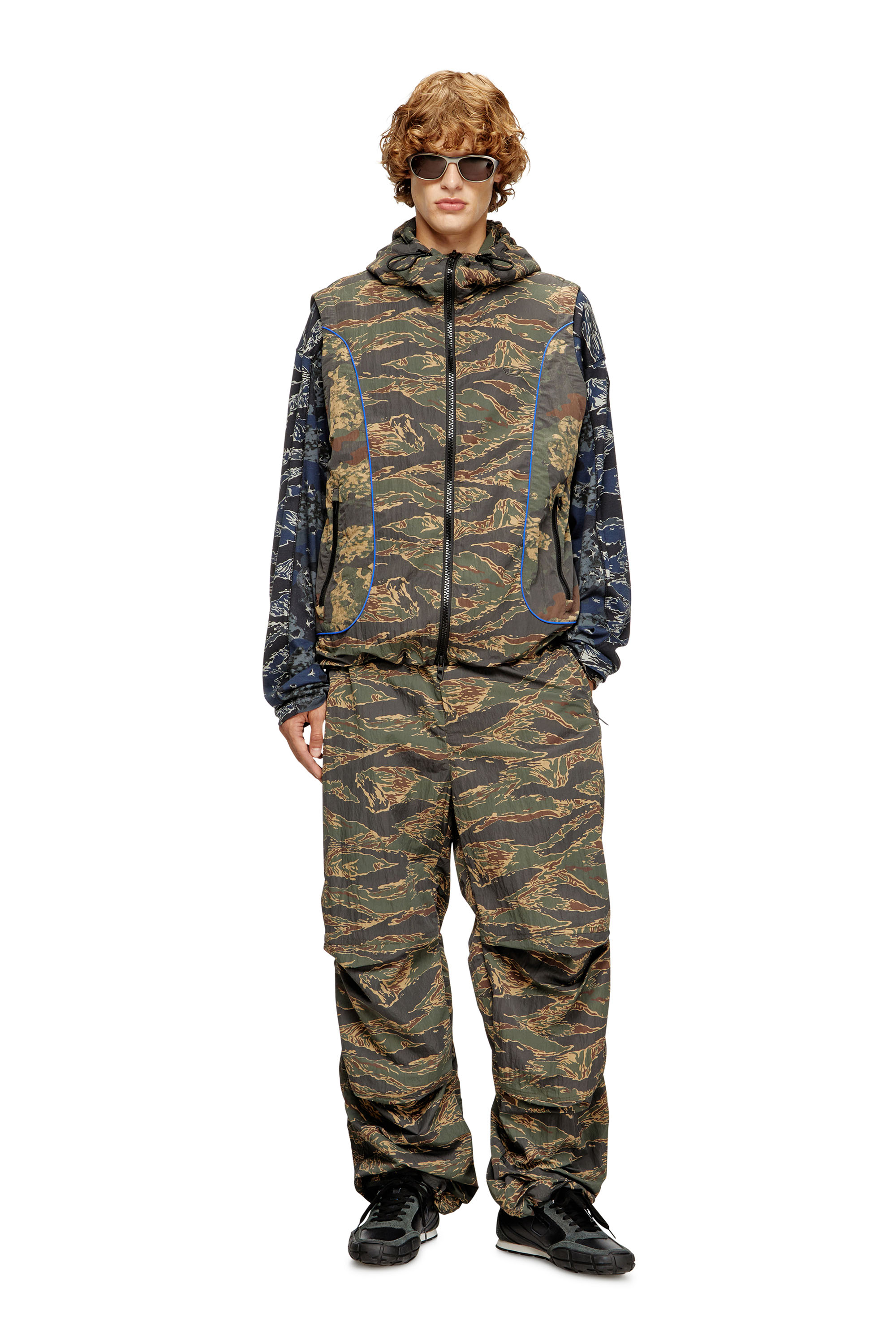 Diesel - P-ANIC, Pantaloni cargo in nylon stampa camouflage Uomo in Verde - 2