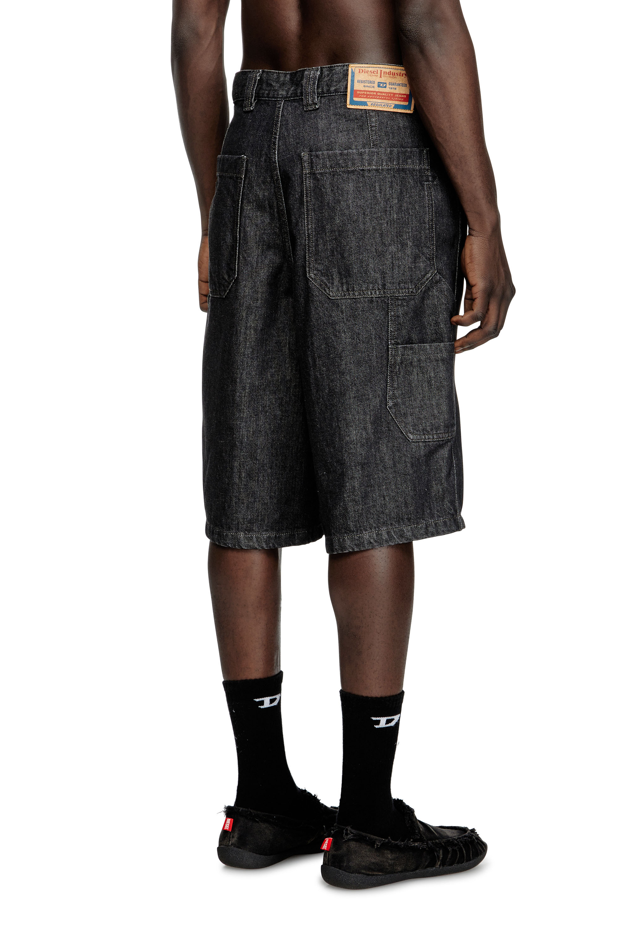 Diesel - D-LIVERY-W-SHORT, Pantaloncini in denim rinse-wash Uomo in Nero - 3