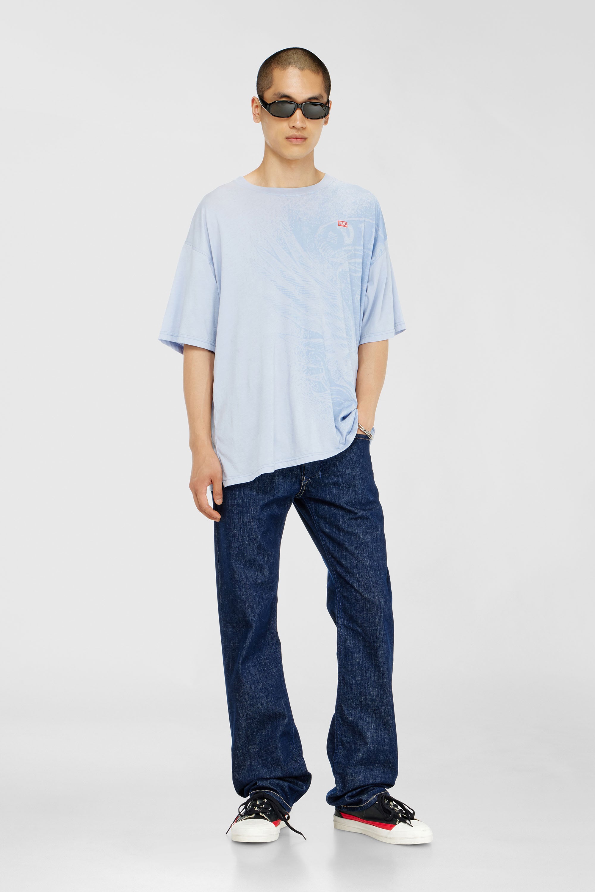 Diesel - T-BOXT-AA3, T-shirt dal taglio rilassato con stampe a pigmenti Uomo in Blu - 2