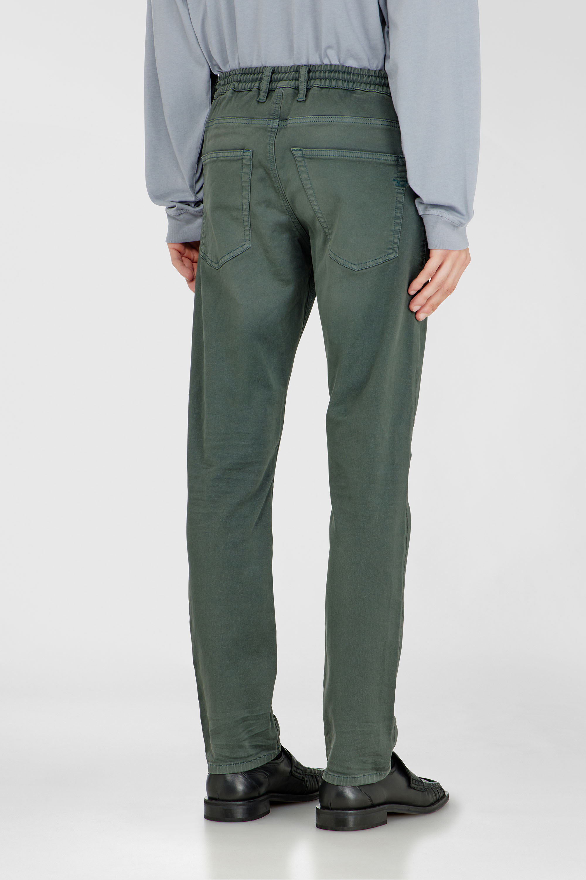 Diesel - Regular 2032 D-Krooley Joggjeans&reg; 0670M Uomo, Grigio - Image 3