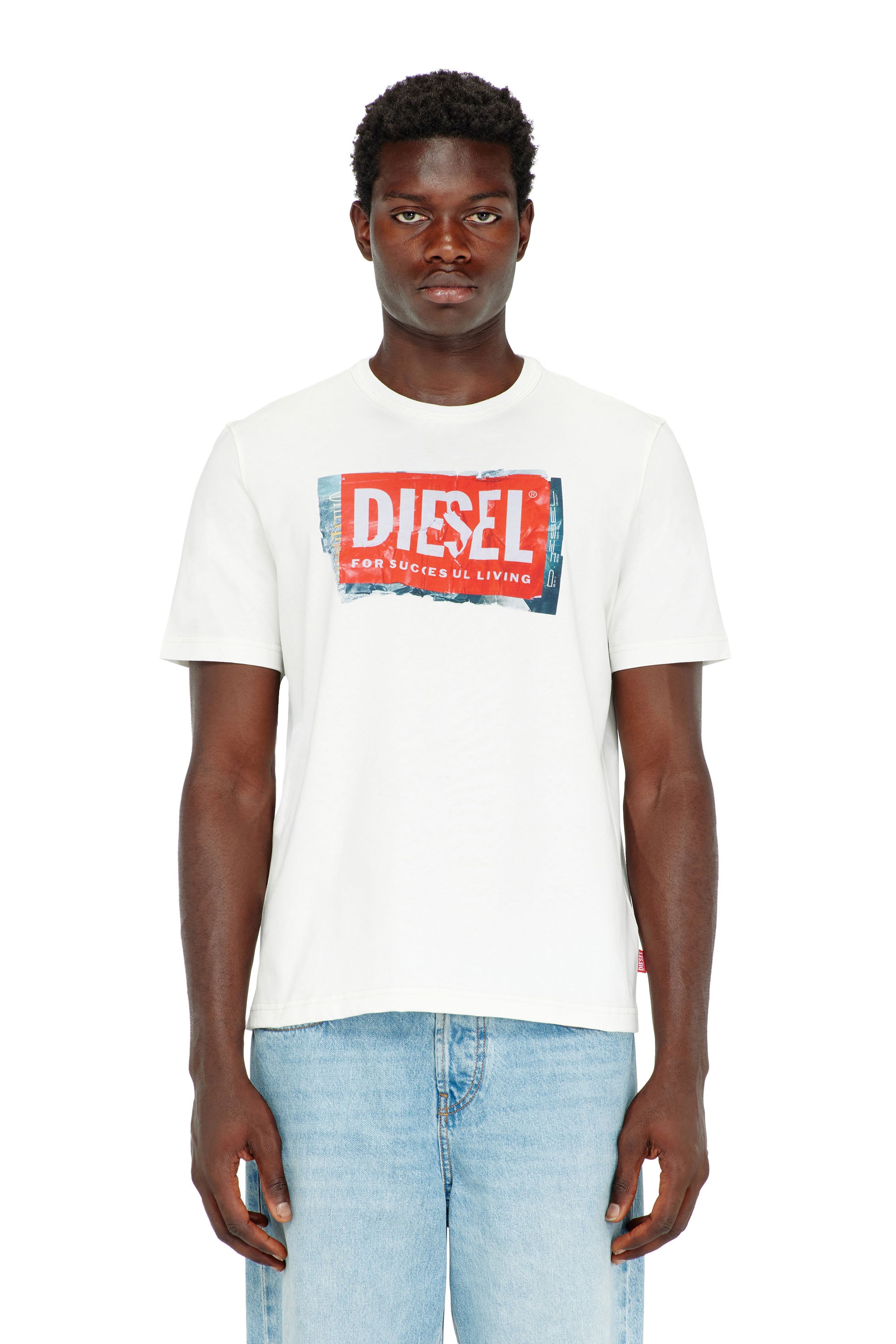 Diesel - T-ADJUST-Q6, T-shirt con logo effetto stropicciato Uomo in Bianco - 1