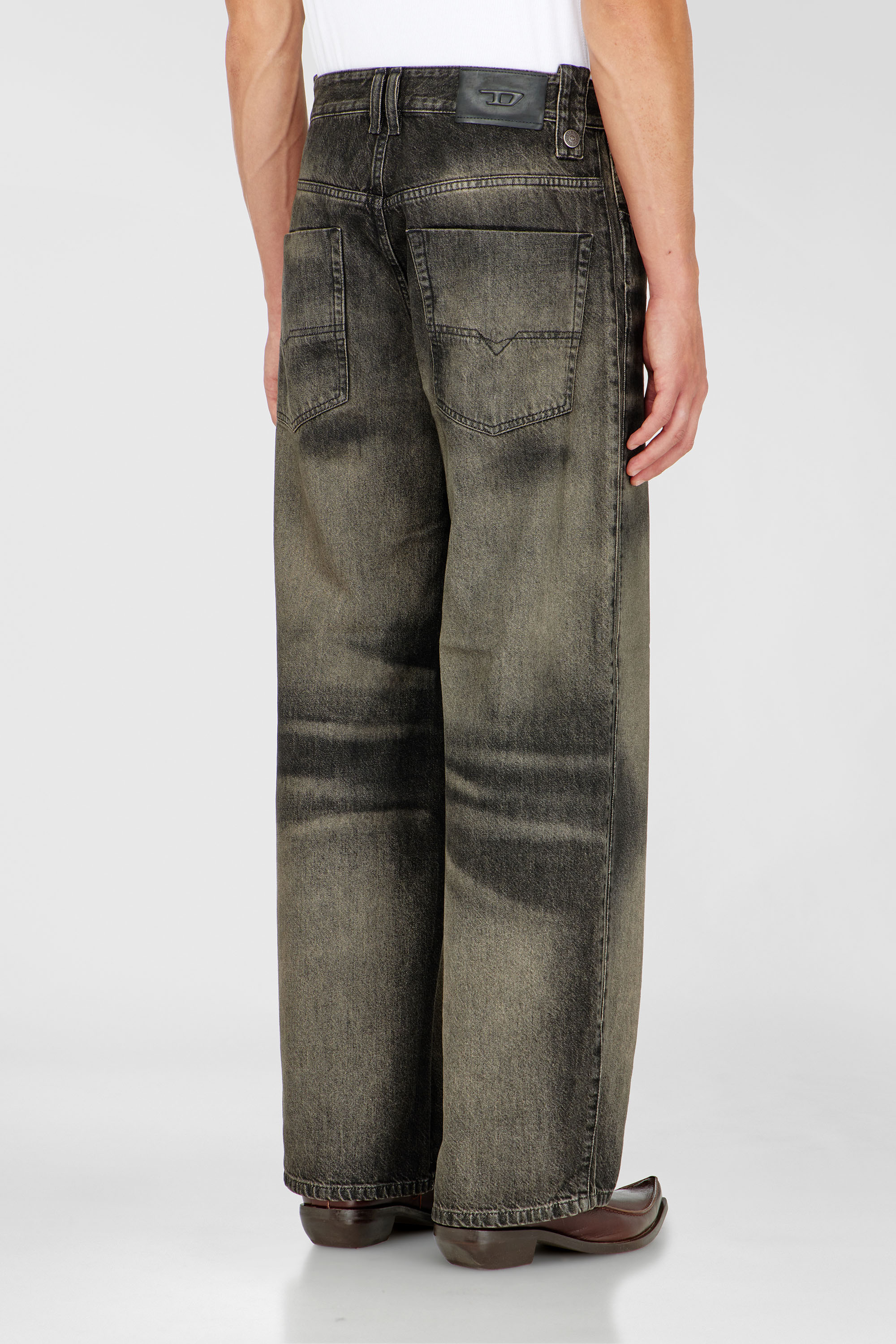 Diesel - Relaxed Jeans 1982 D-Hakou 09R33 Unisex, Nero/Grigio scuro - Image 5