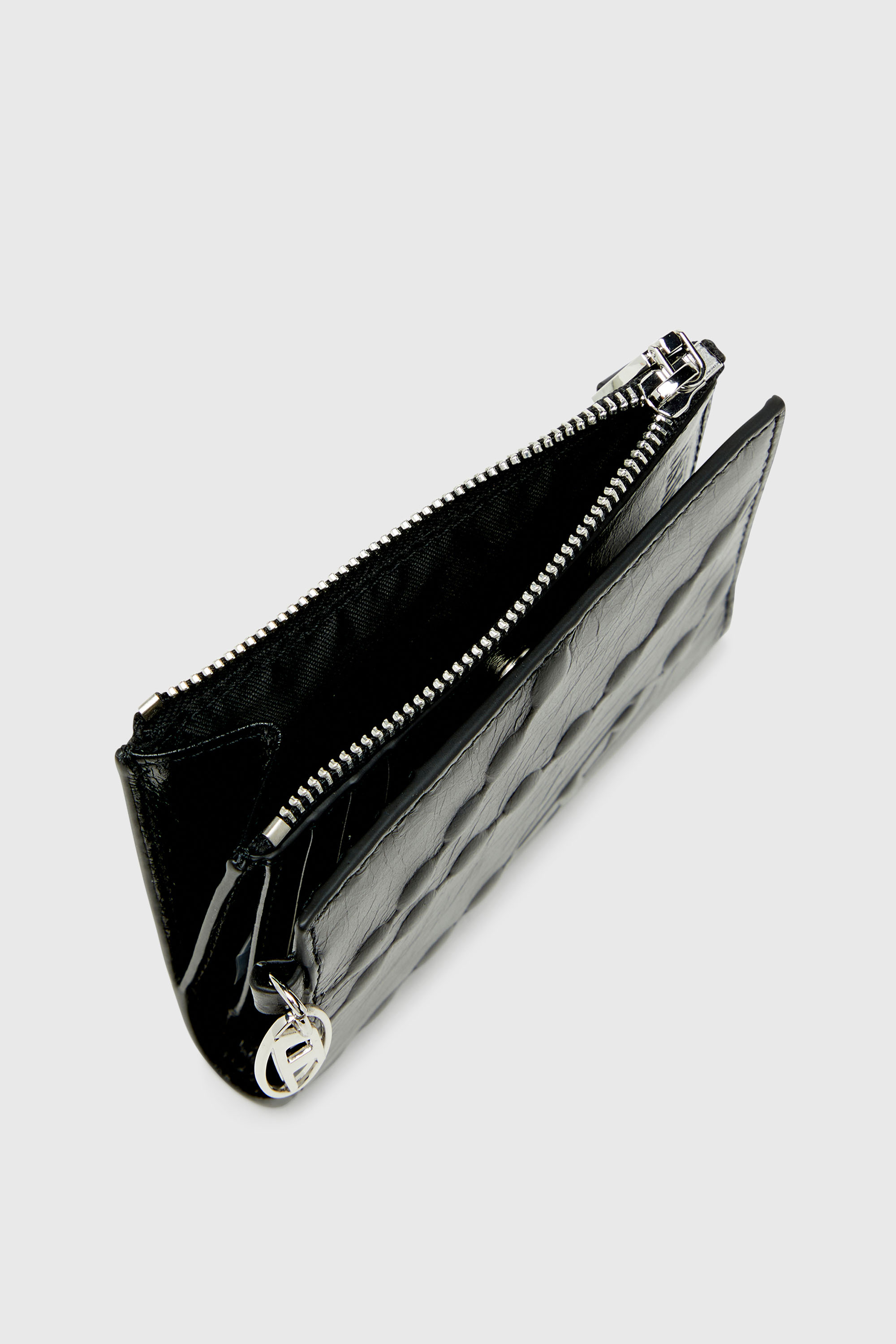 Diesel - OVAL-D BI FOLD ZIP II, Portafoglio in pelle a due ante con motivo catena emboss&eacute; Donna in Nero - 4