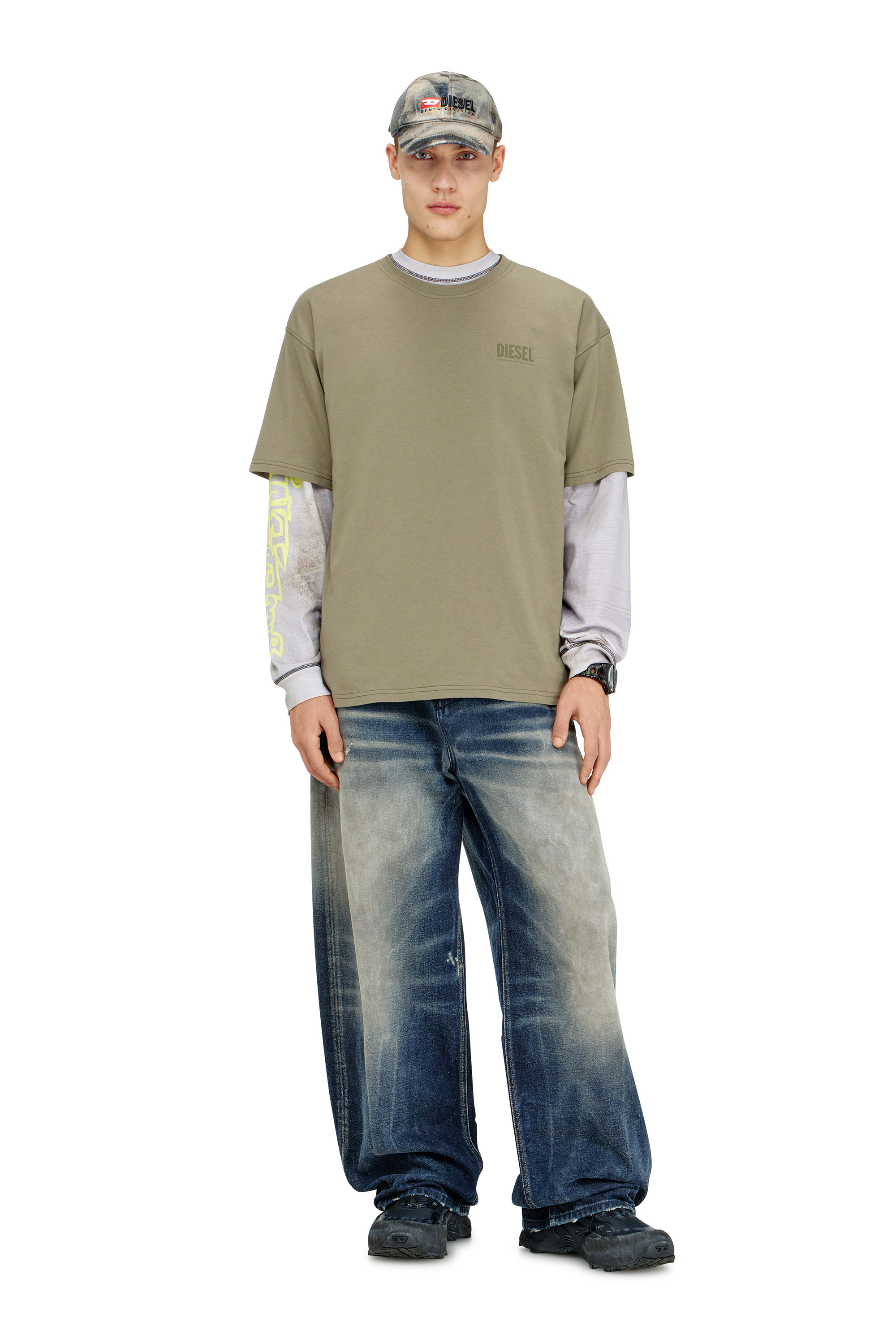 Diesel - T-BOXT-V8, T-shirt relaxed con stampa mimetica sulla schiena Uomo in Verde - 2