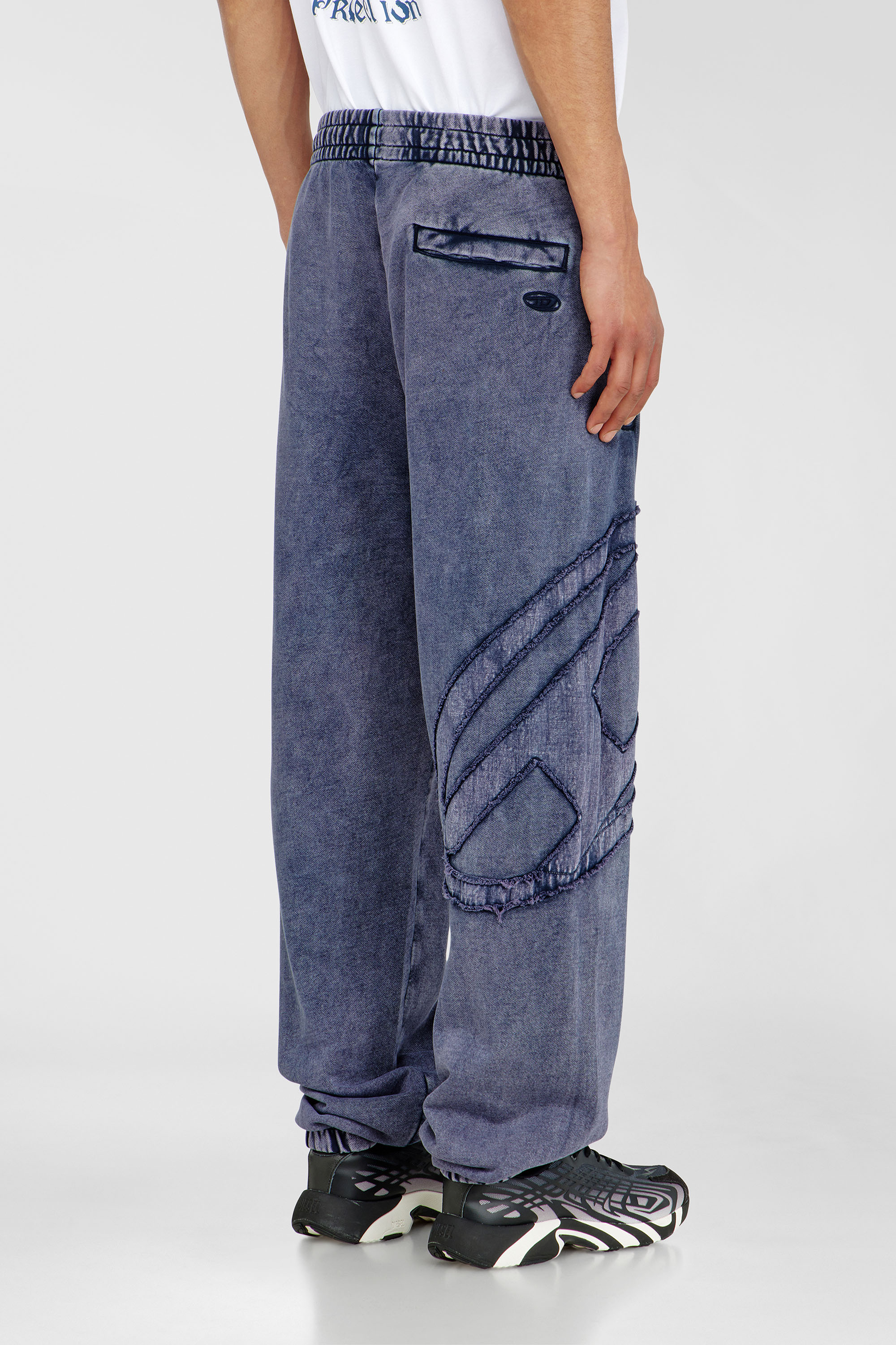 Diesel - P-MARKY-DEN, Pantaloni in cotone biologico con patch Oval D Uomo in Blu - 4
