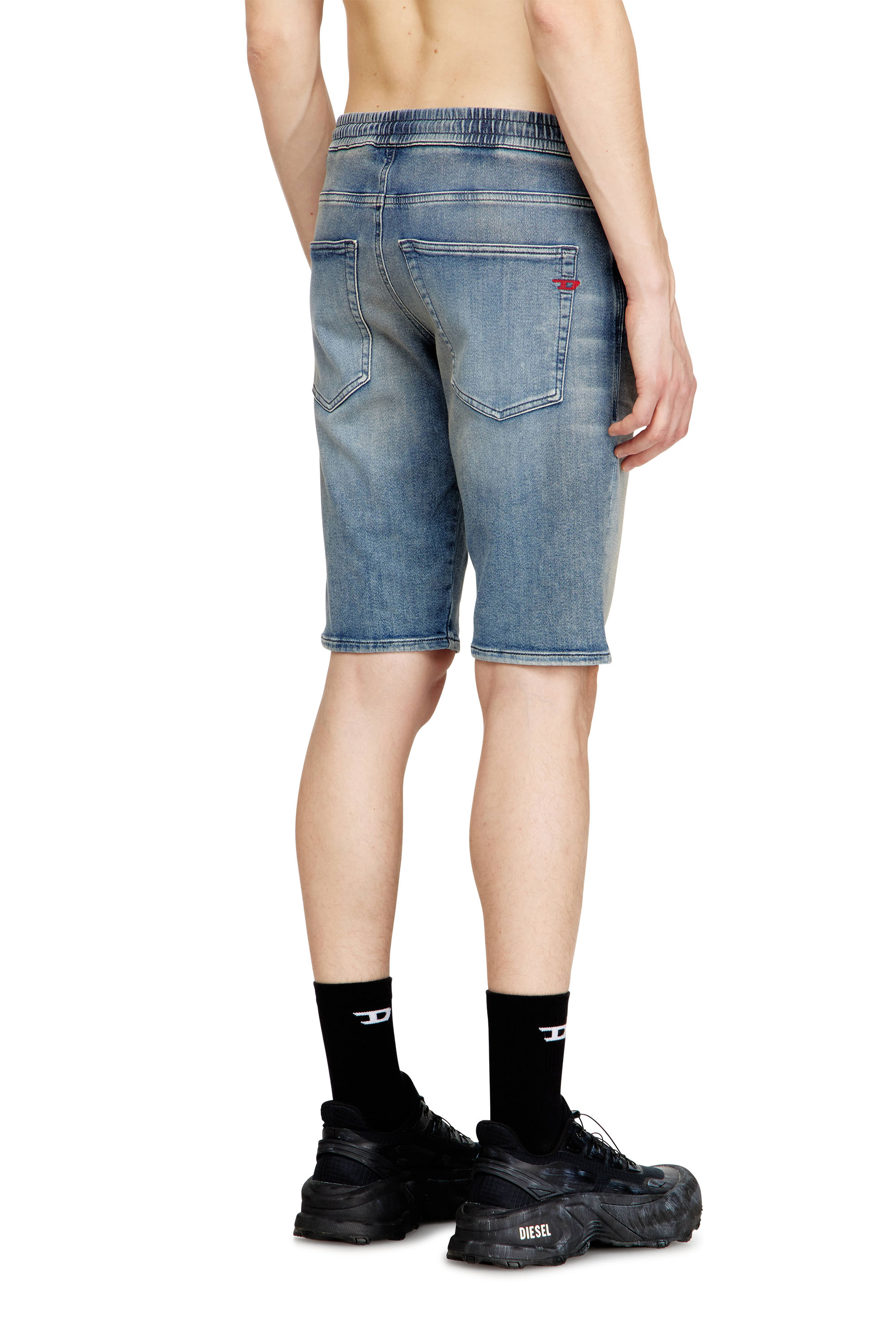 Diesel - 2033 D-KROOLEY-SHORT JOGG, Shorts slim-fit in JoggJeans dall'aspetto clean Uomo in Blu - 4