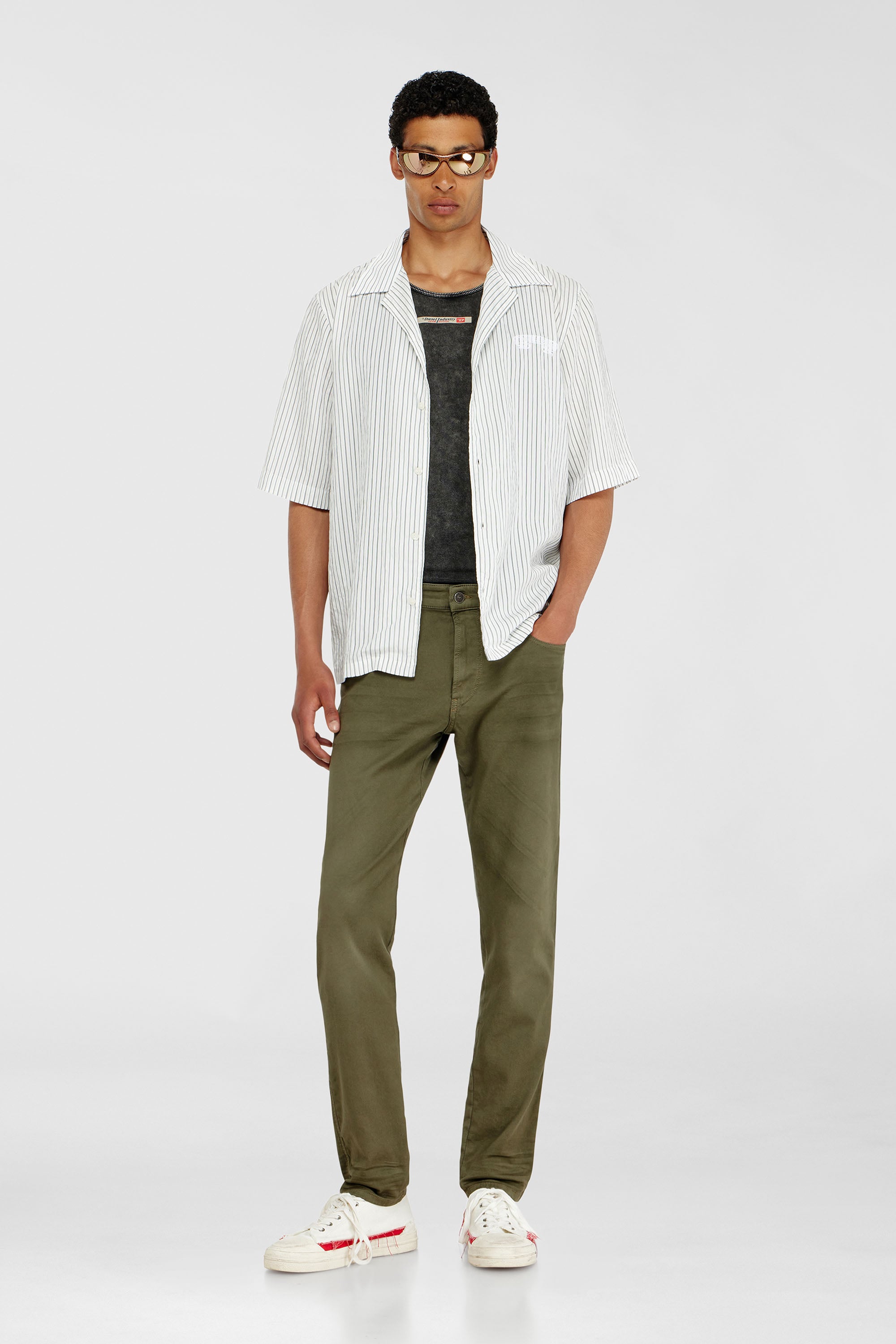 Diesel - Slim 2062 D-Strukt Joggjeans&reg; 0670M Uomo, Verde Militare - Image 2