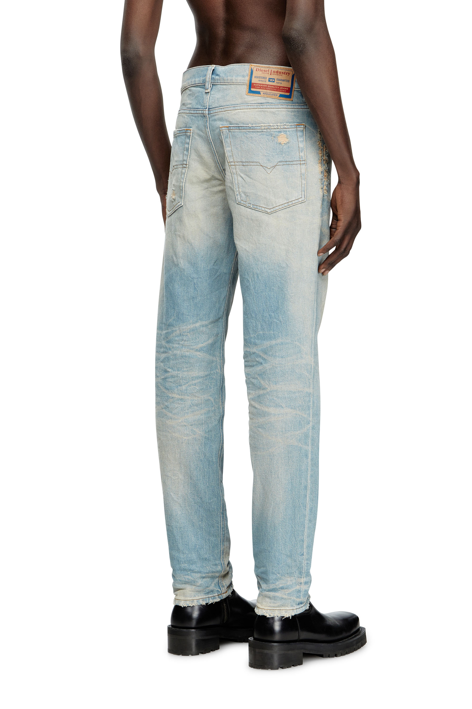 Diesel - Regular Jeans 2023 D-Finitive 09L23 Uomo, Blu Chiaro - Image 4