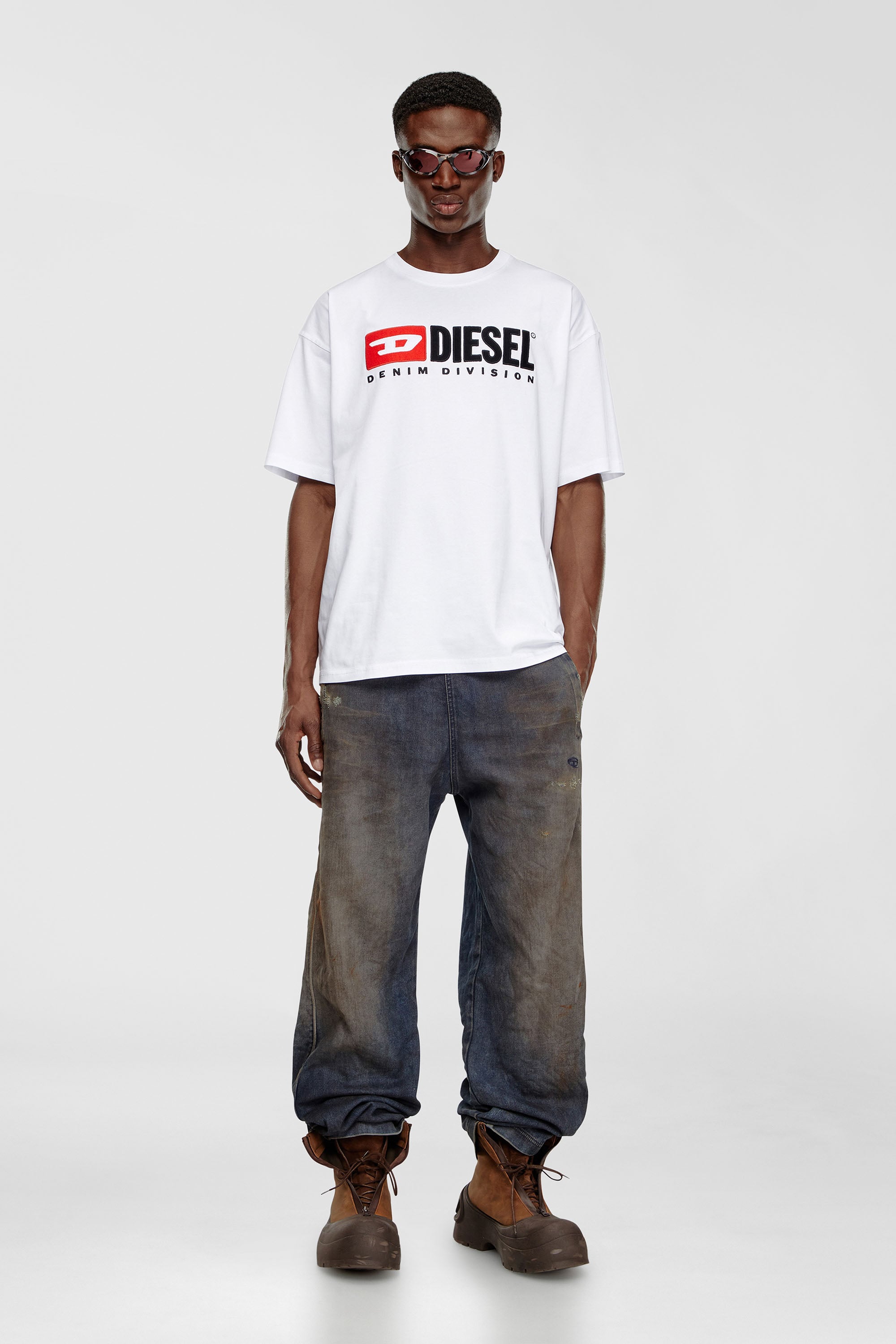Diesel - T-BOXT-DIV, T-shirt con patch logo Diesel Uomo in Bianco - 2