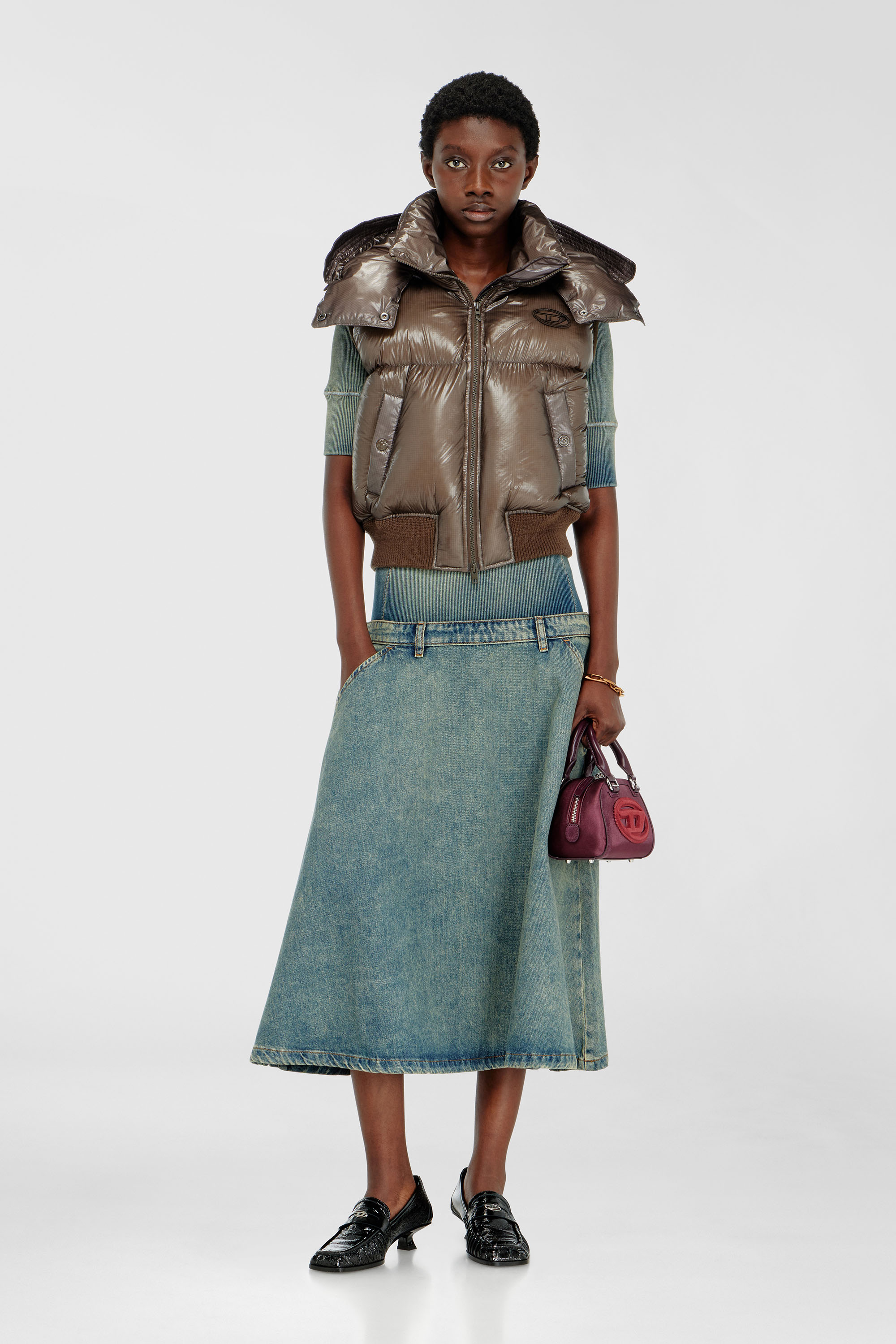 Diesel - W-PEYT-SSL-NEW-T1, Gilet imbottito in ripstop con cappuccio staccabile Donna in Marrone - 2