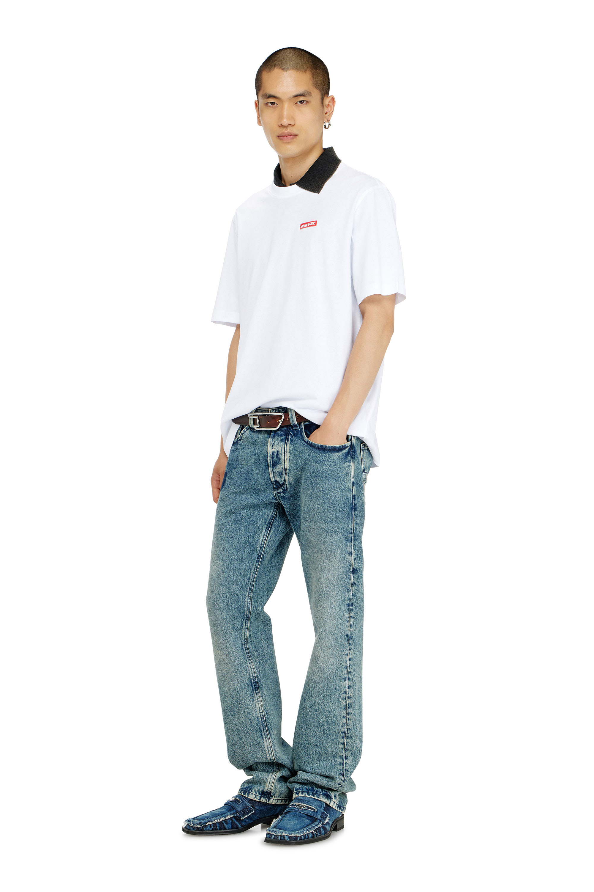Diesel - T-ADJUST-AA12, T-shirt in cotone con patch logo Uomo in Bianco - 1