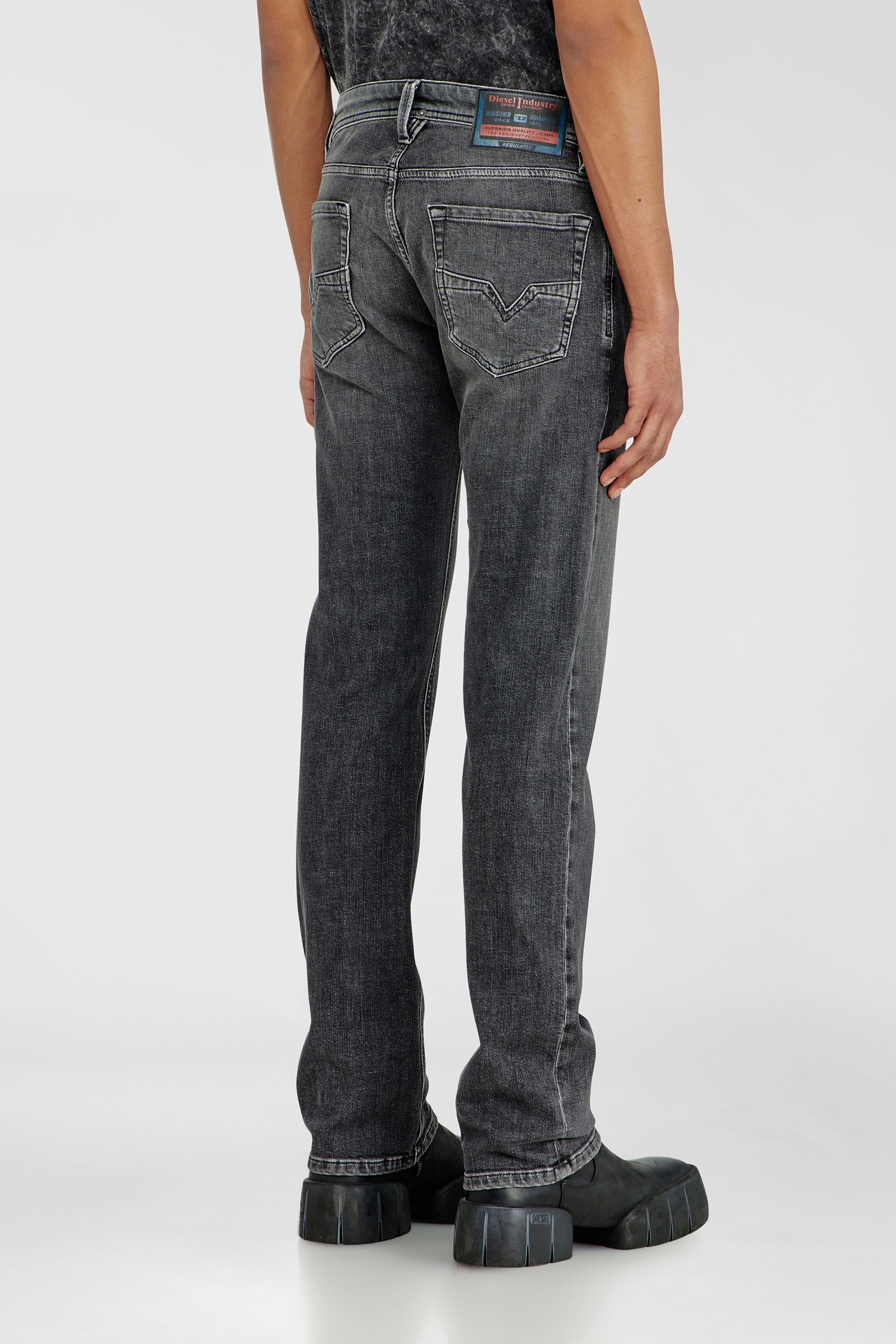Diesel - Regular Jeans 1985 Larkee 0HDBD Uomo, Nero/Grigio scuro - Image 5