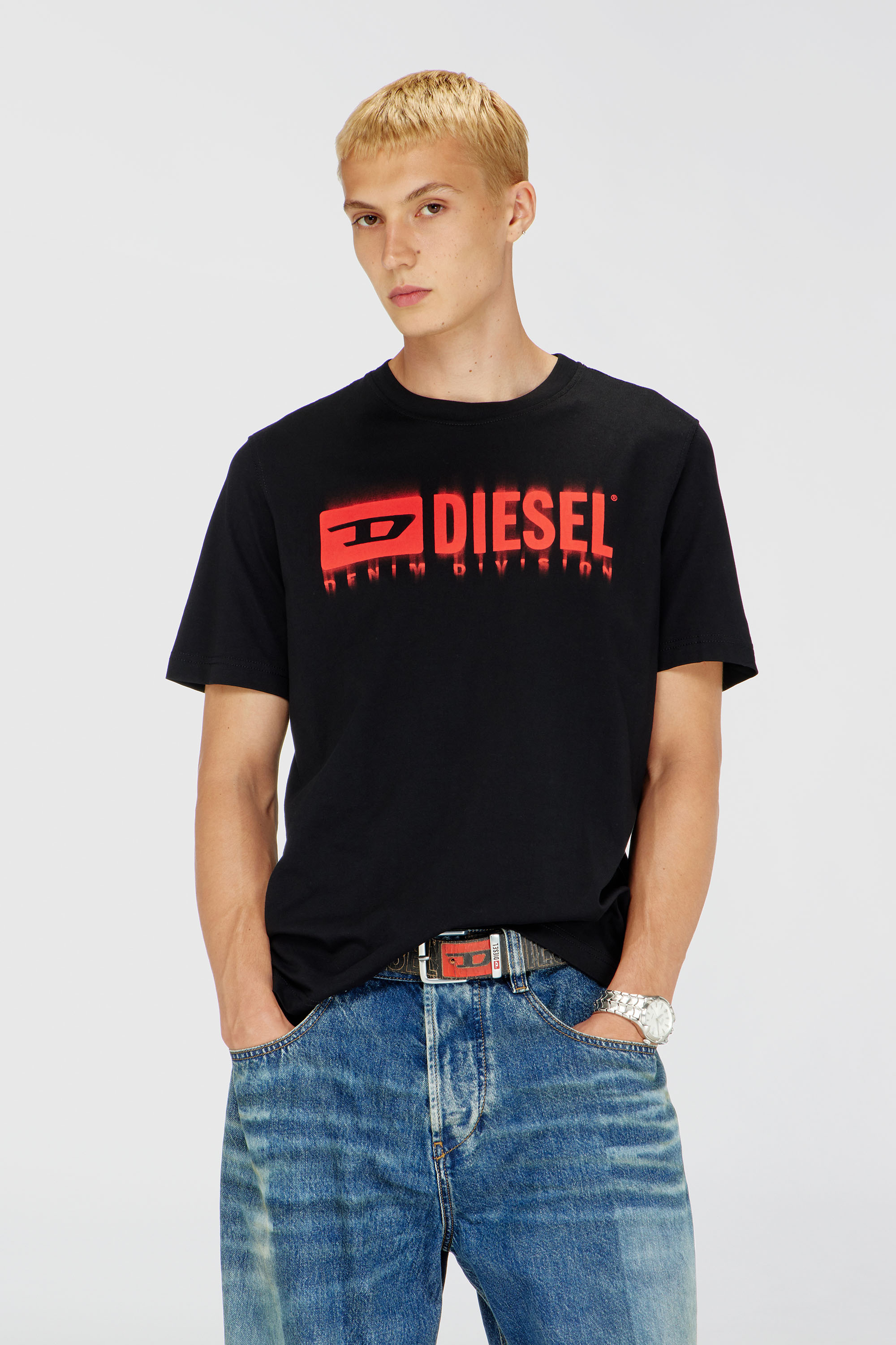 Diesel - T-ADJUST-Q7, T-shirt con logo Diesel sfumato Uomo in Nero - 3