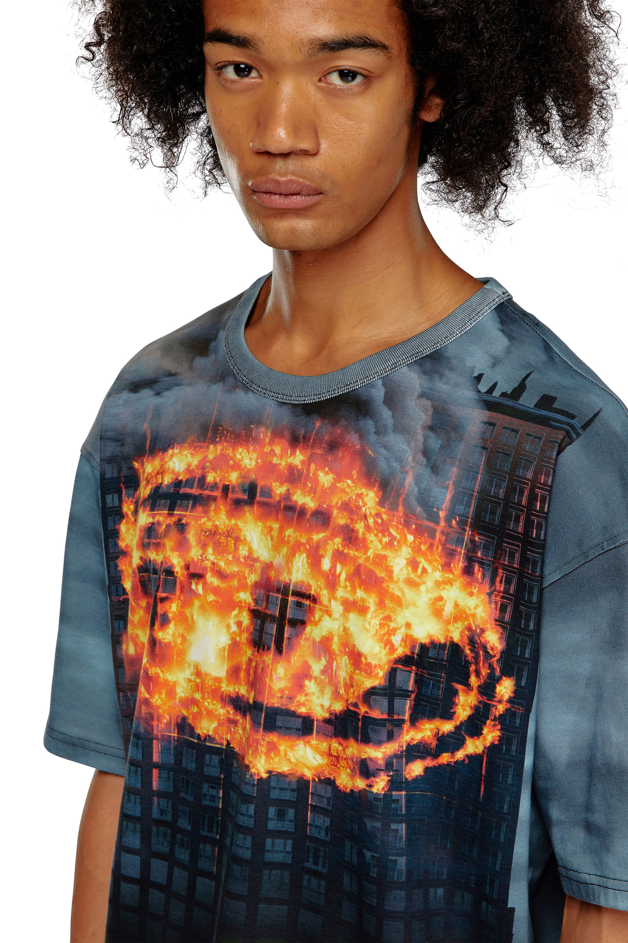 Diesel - T-BOXT-P2, T-shirt con poster Oval D in fiamme Uomo in Multicolor - 5