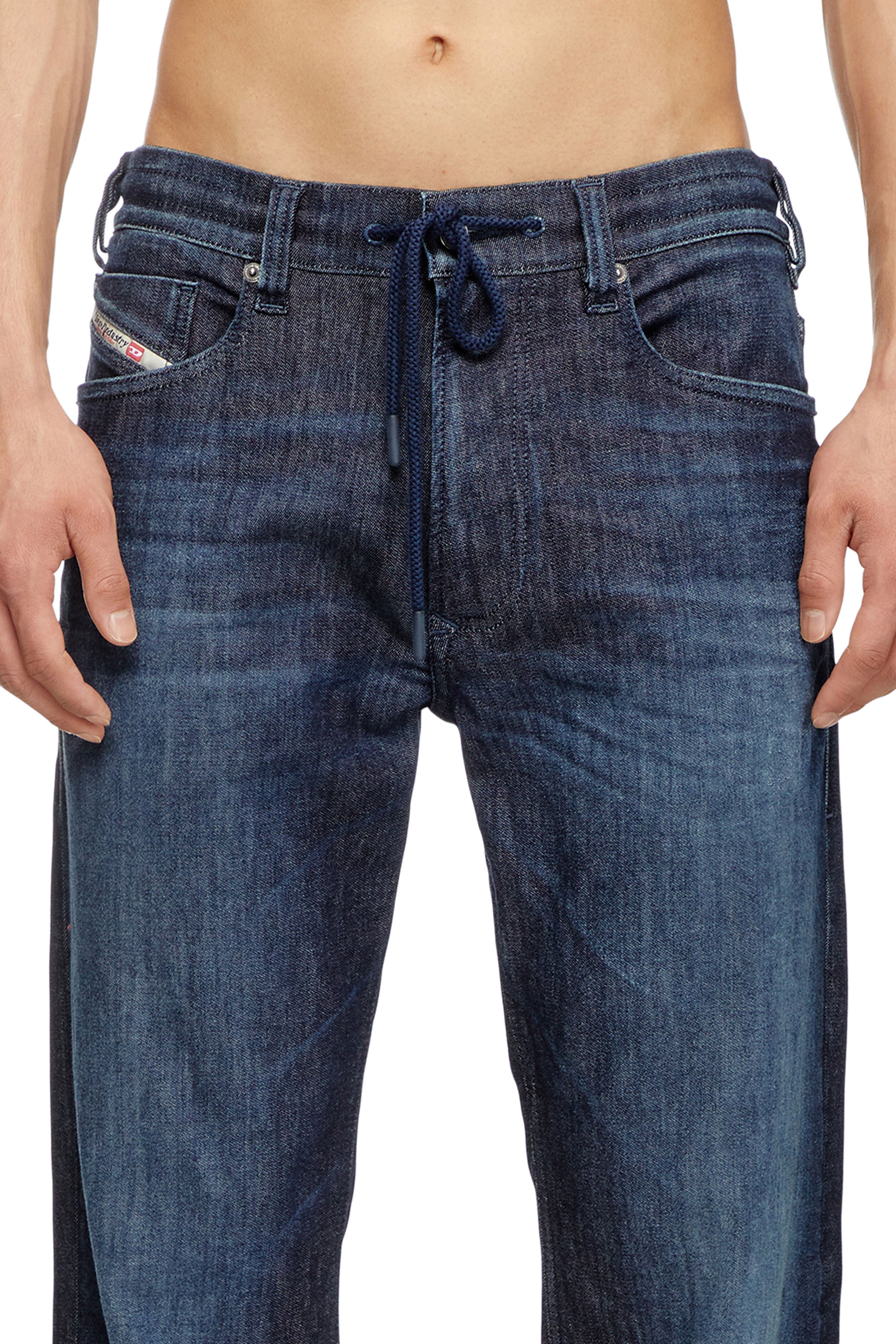 Diesel - Relaxed 2080 D-Reel Joggjeans® 09L11 Uomo, Blu Scuro - Image 4