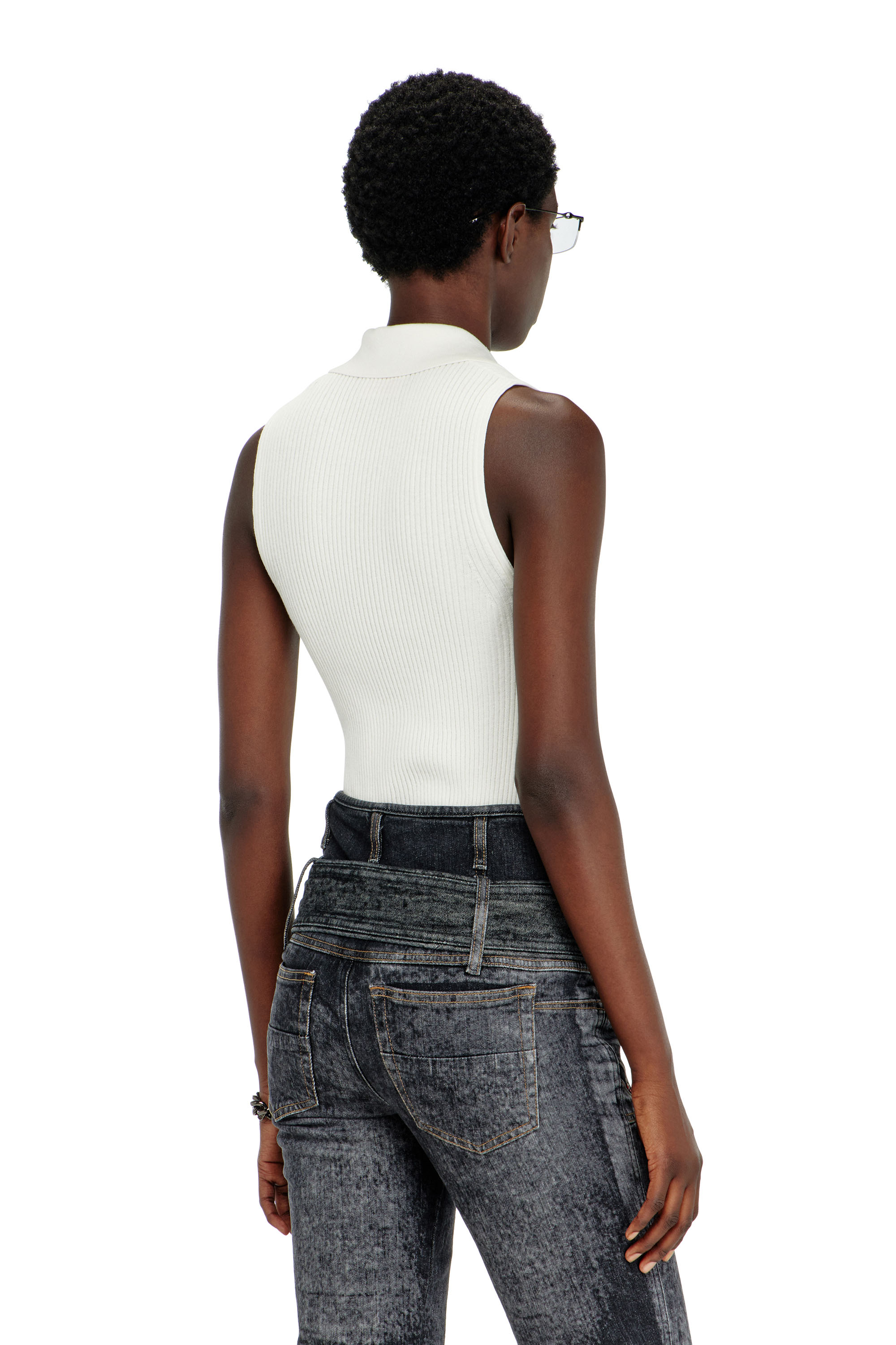 Diesel - M-LILITA, Top polo smanicato a costine in misto seta Donna in Bianco - 4