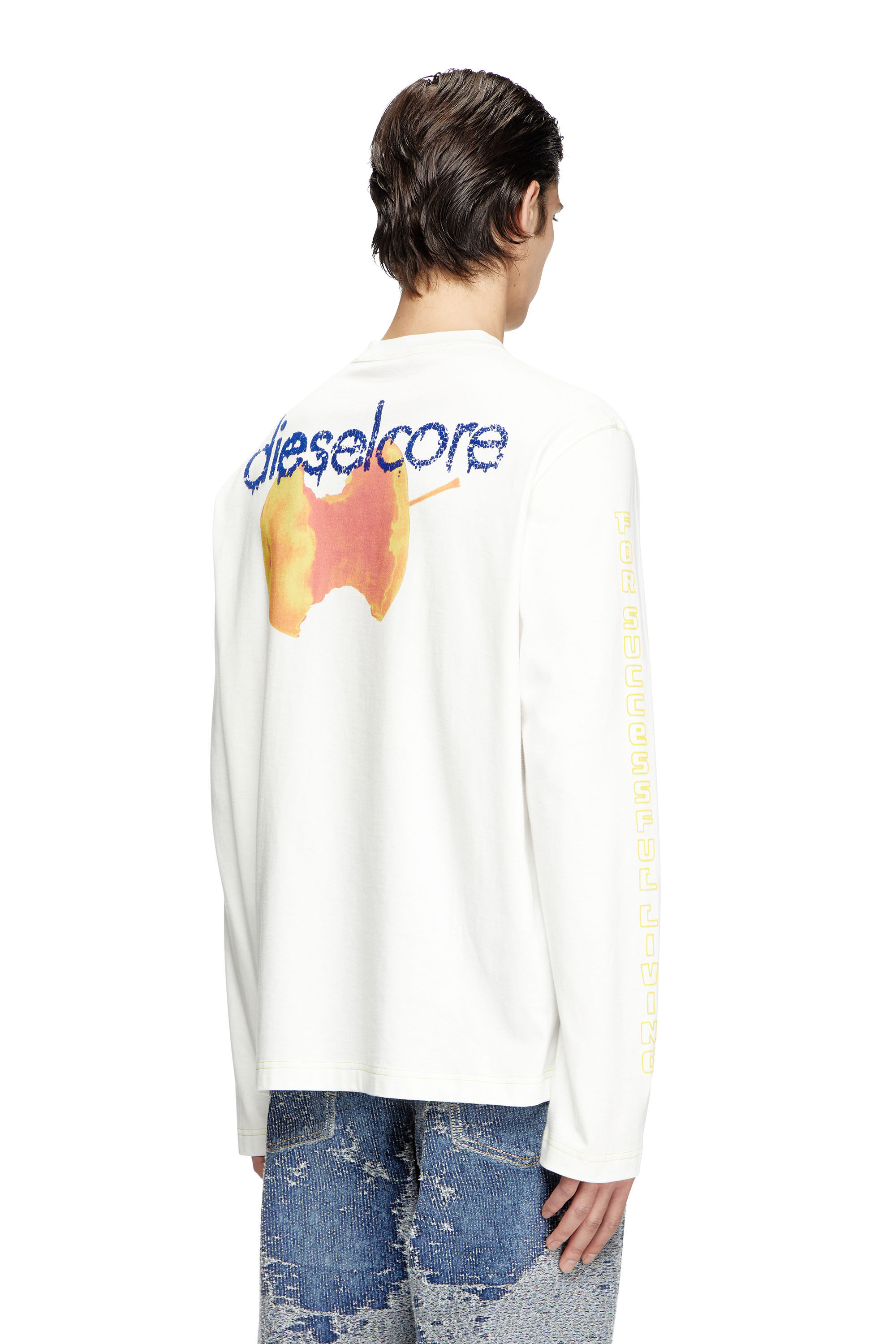 Diesel - T-CRANE-LS-R1, Long-sleeve T-shirt with apple core print Uomo in Bianco - 4