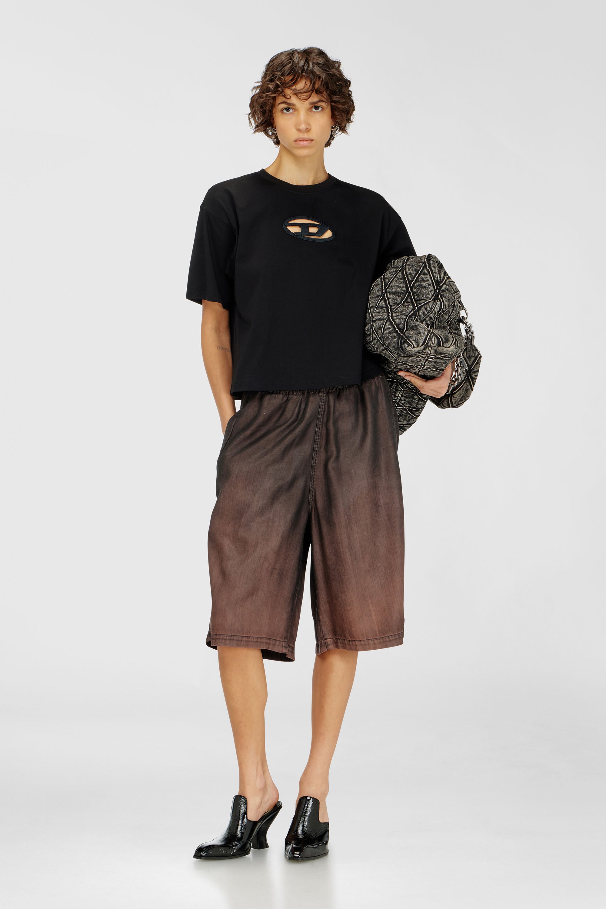 Diesel - T-BUXT-CROP-OD, T-shirt boxy con Oval D cut-out Donna in Nero - 2