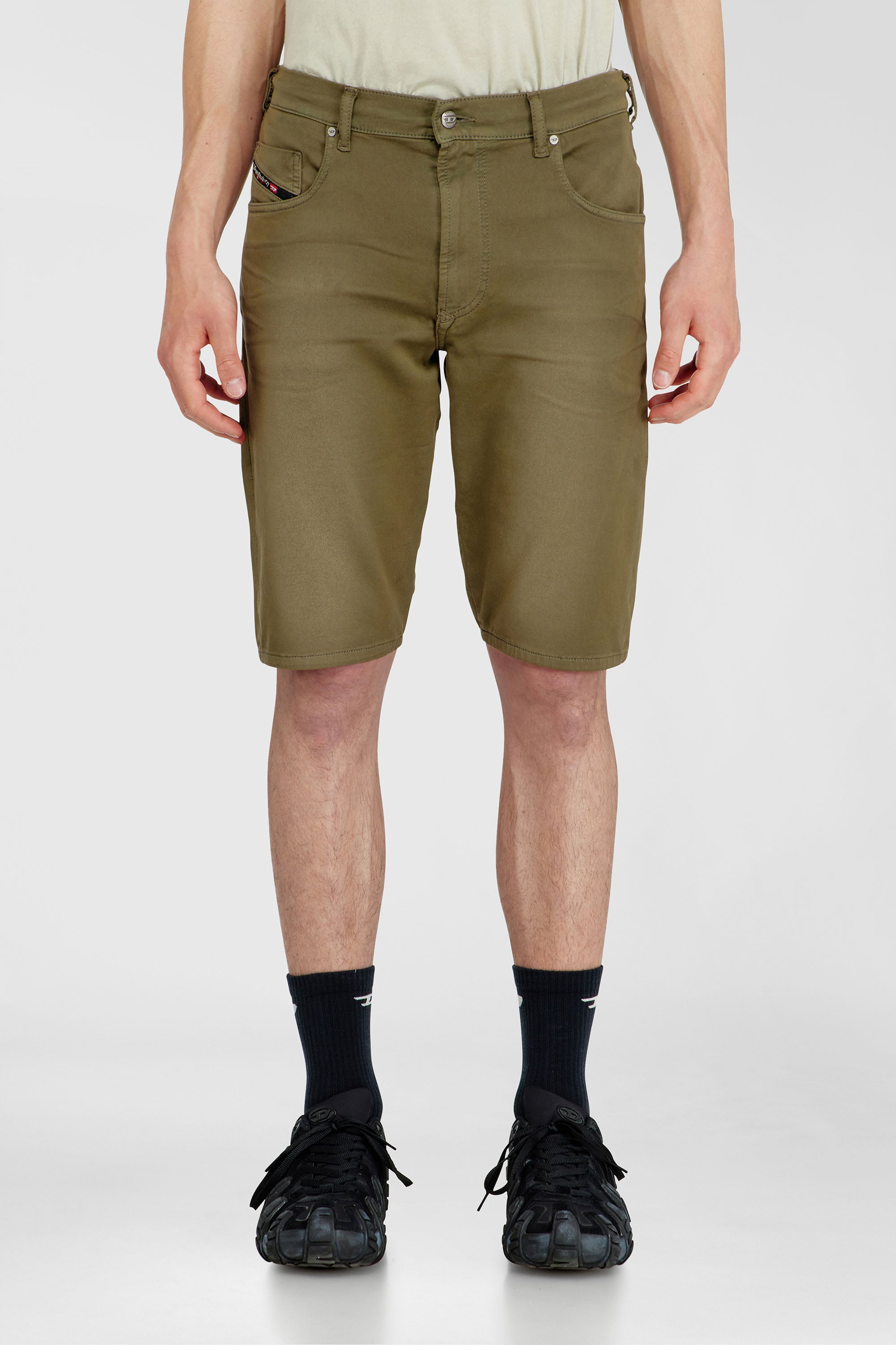 Diesel - 2033 D-KROOLEY-SHORT-BW JOGG, Pantaloni corti slim in denim colorato Uomo in Verde - 1