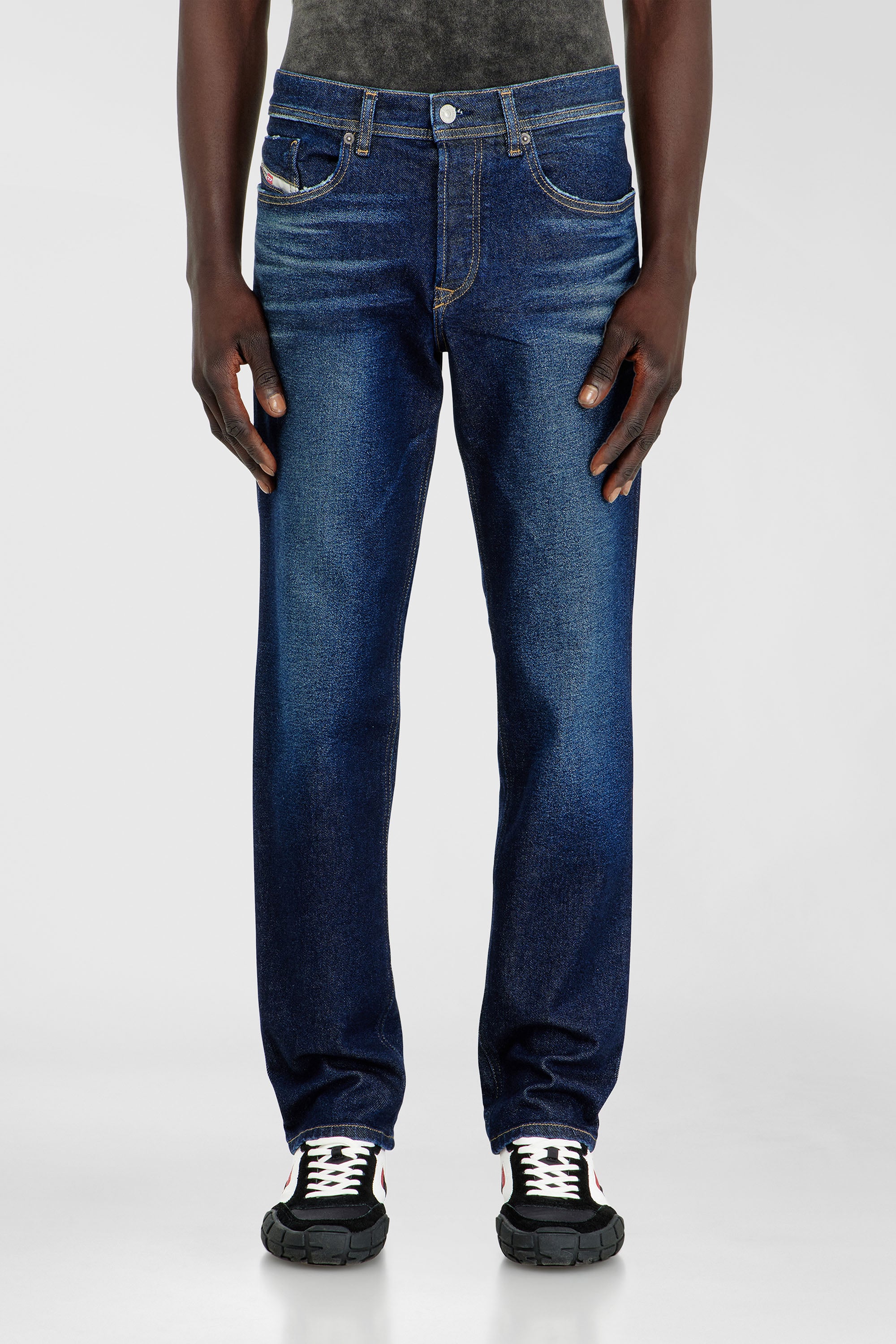 Diesel - Regular Jeans 2023 D-Finitive 0KBBV Uomo, Blu Scuro - Image 1