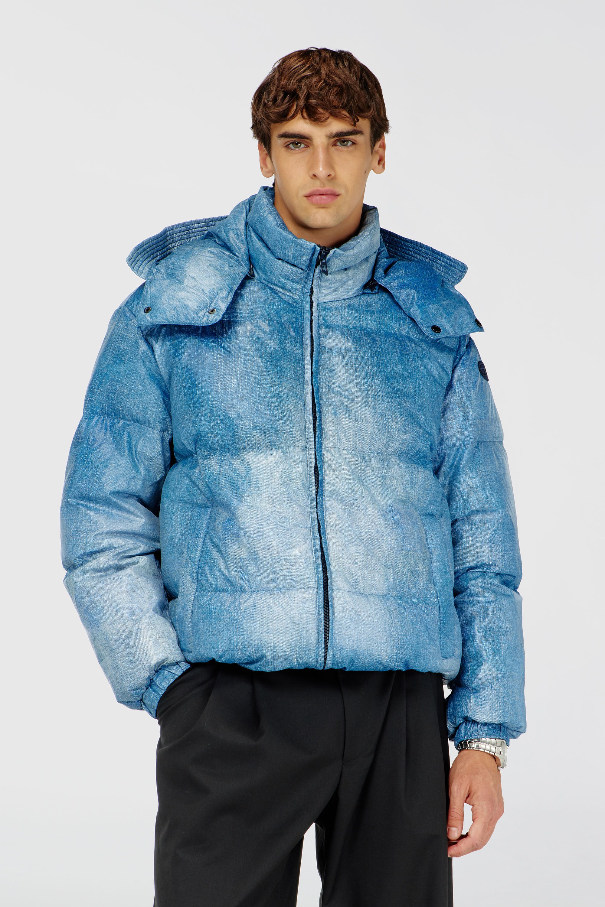 Diesel - W-ROLLY-WRD-BFBN, Giacca imbottita con cappuccio e stampa effetto denim Uomo in Blu - 1