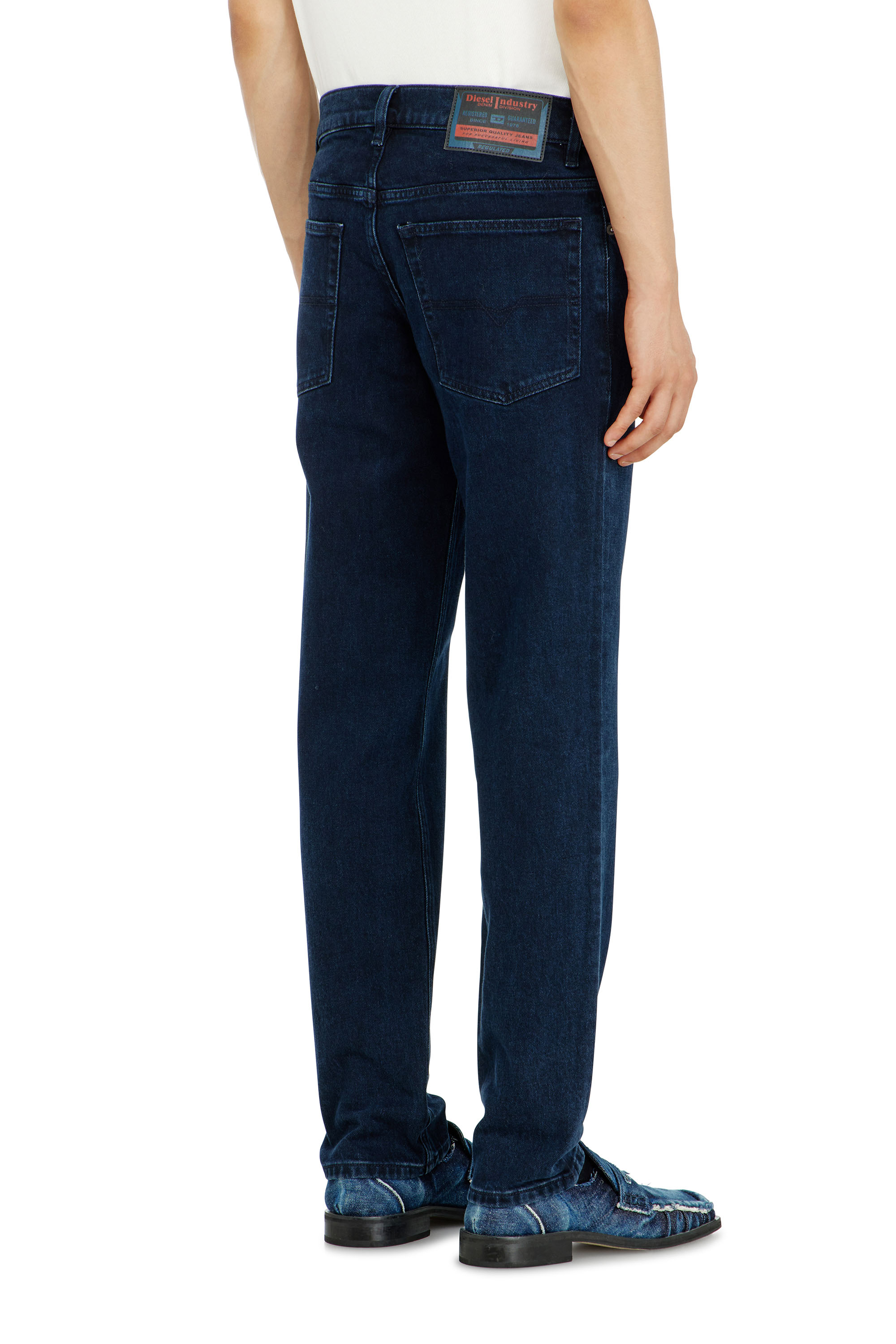 Diesel - Regular Jeans 2023 D-Finitive 0KBBJ Uomo, Blu Scuro - Image 5