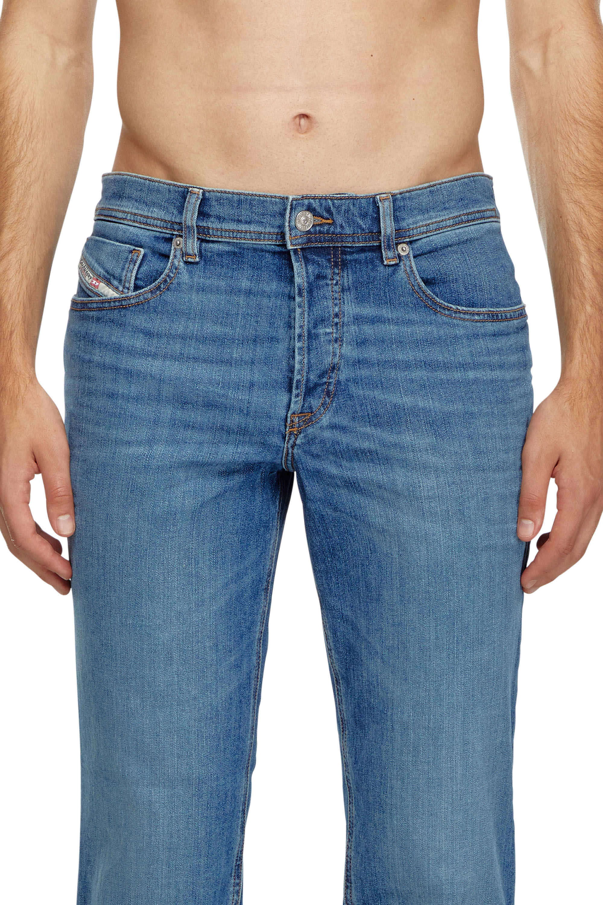 Diesel - Regular Jeans 2023 D-Finitive 0KIAL Uomo, Blu Chiaro - Image 4