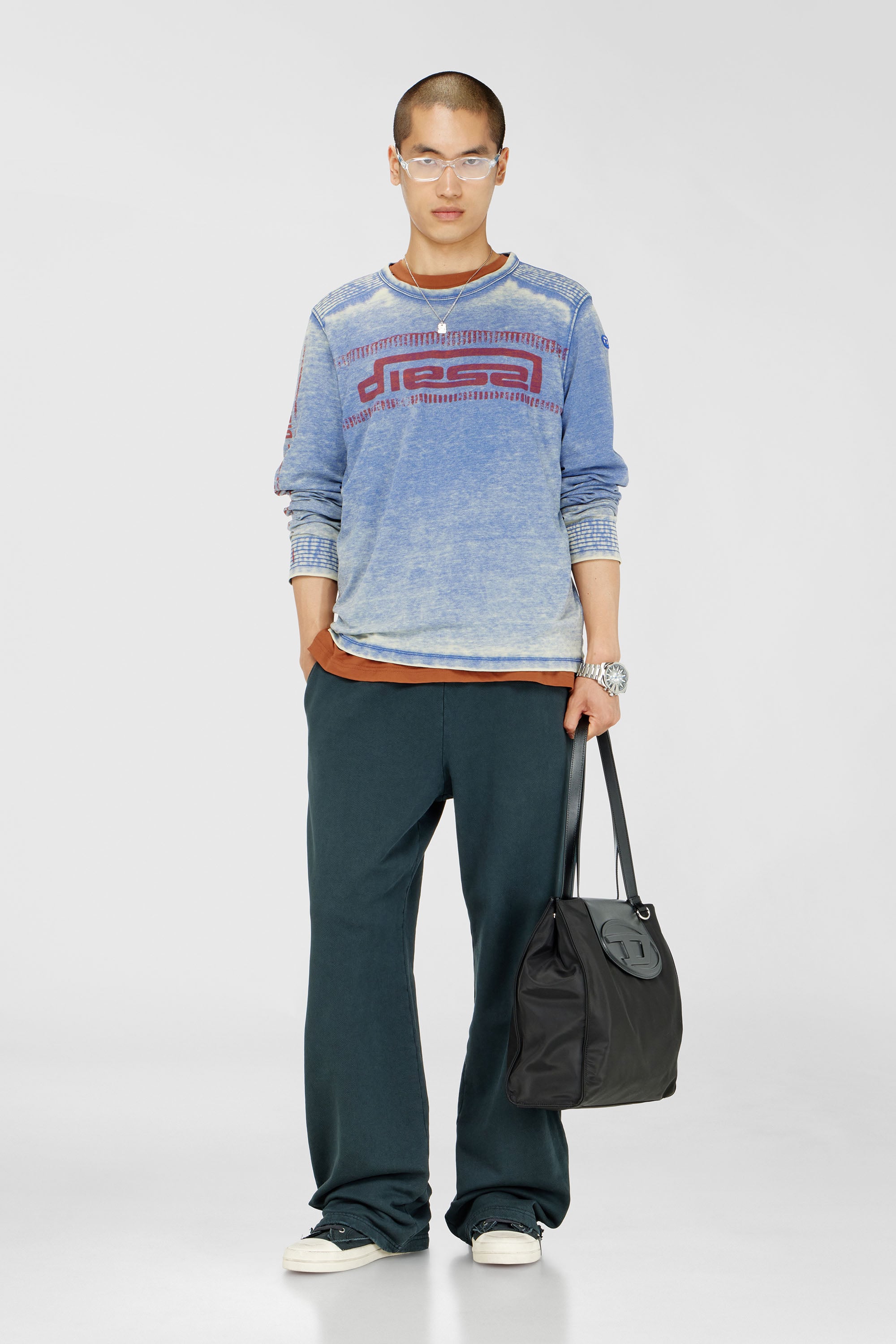 Diesel - P-MARTAINS-CRYSTALS, Pantaloni da tuta effetto distressed con dettagli in cristallo Uomo in Verde - 1